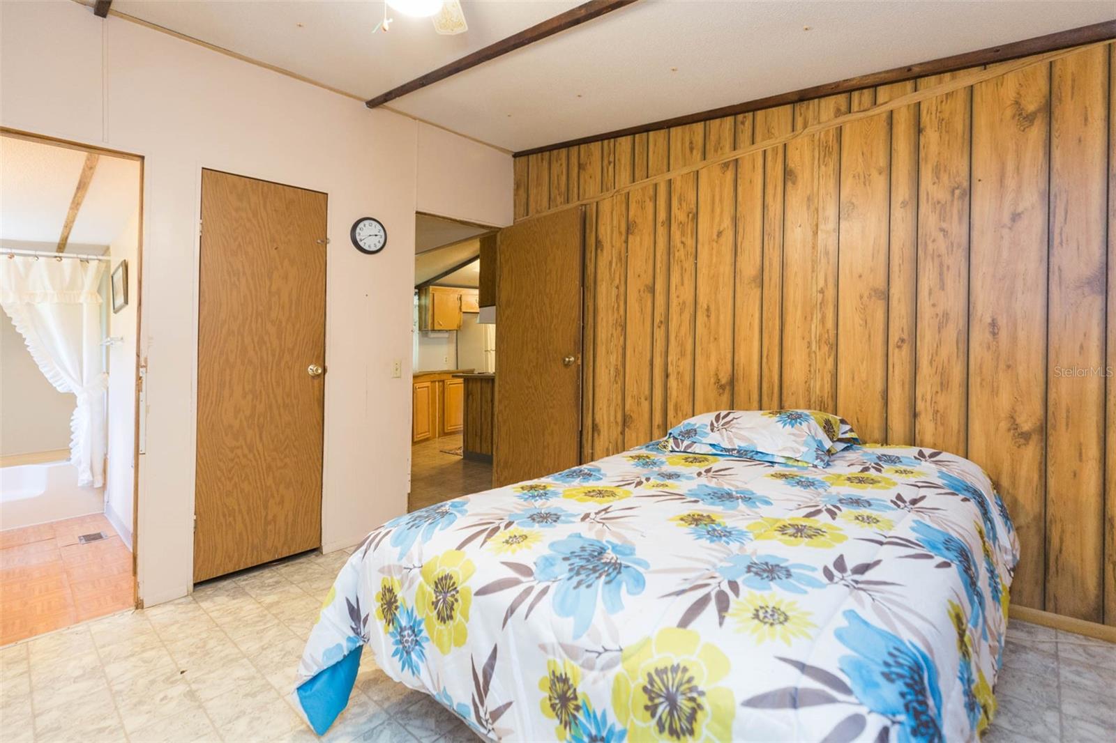 Listing photo id 15 for 11228 Marlborough Drive