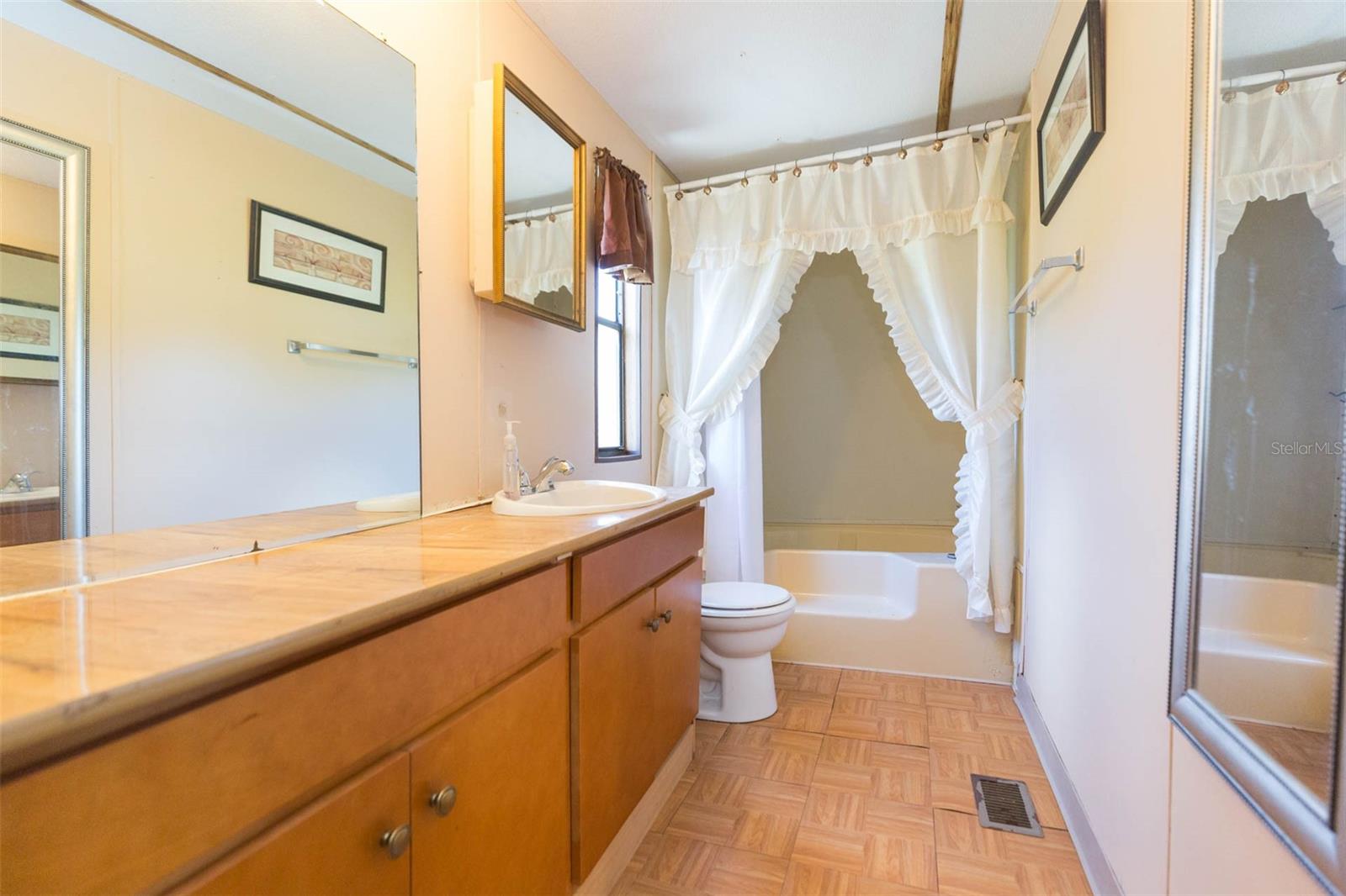 Listing photo id 17 for 11228 Marlborough Drive