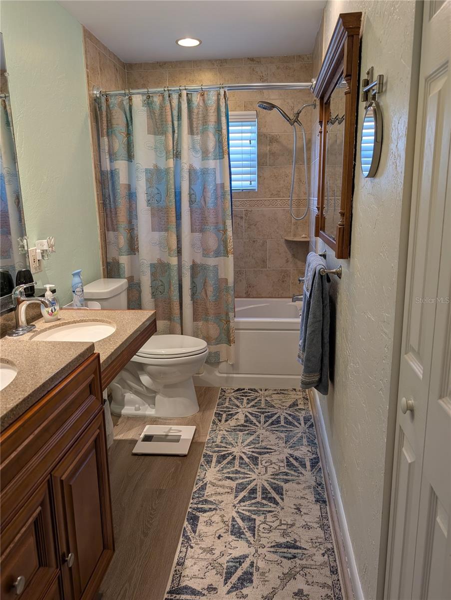 Image 31 of 66 For 4478 Lake Boulevard