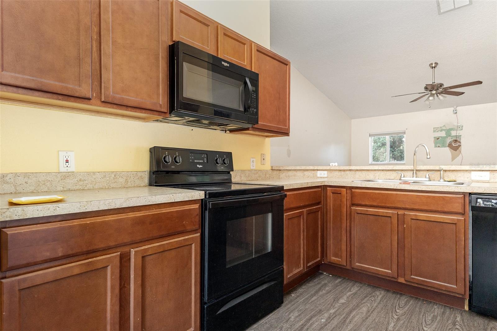 Image 14 of 35 For 105 Paradise Woods Court