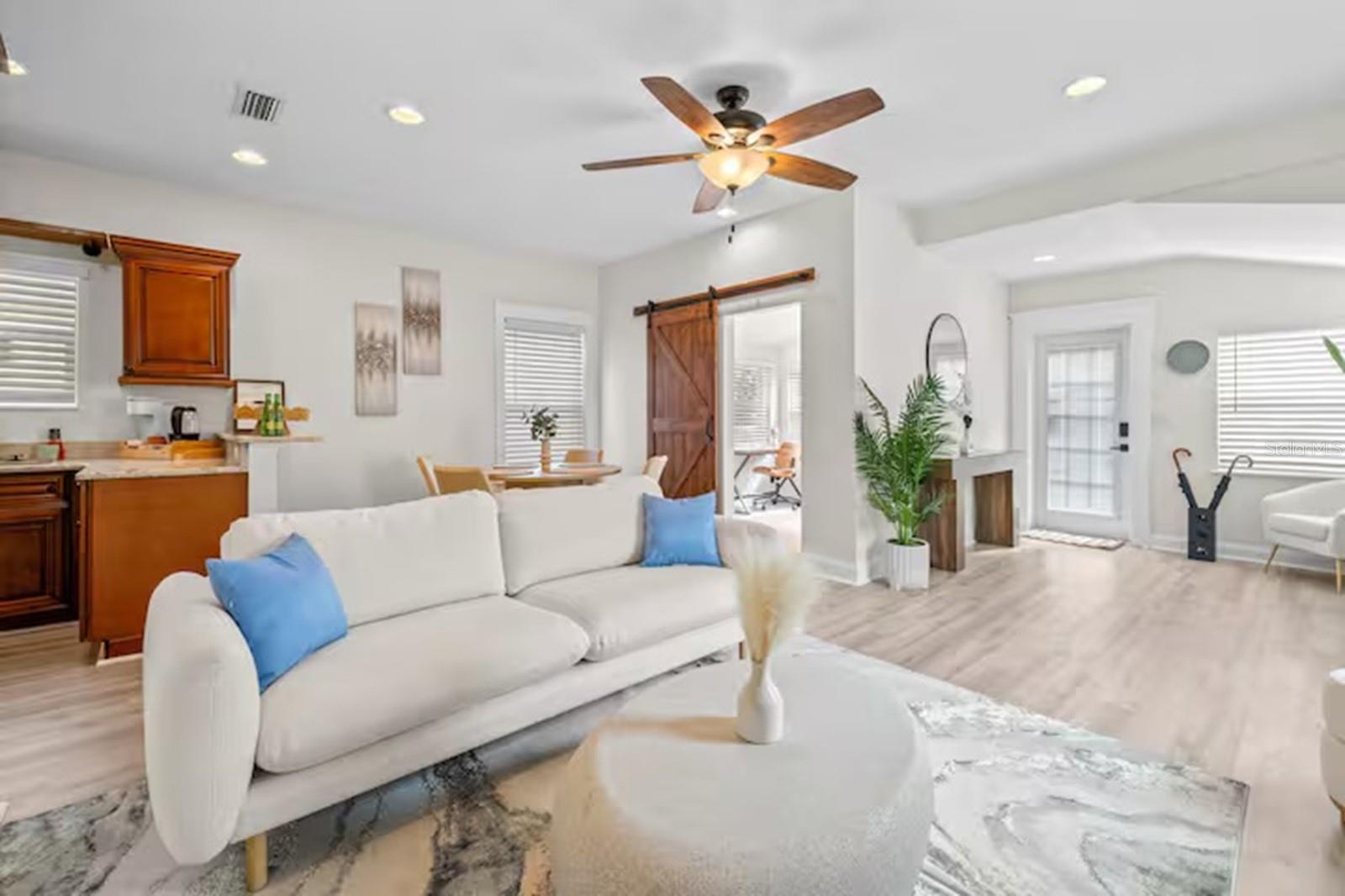 Image 7 of 33 For 7413 Elliott Street