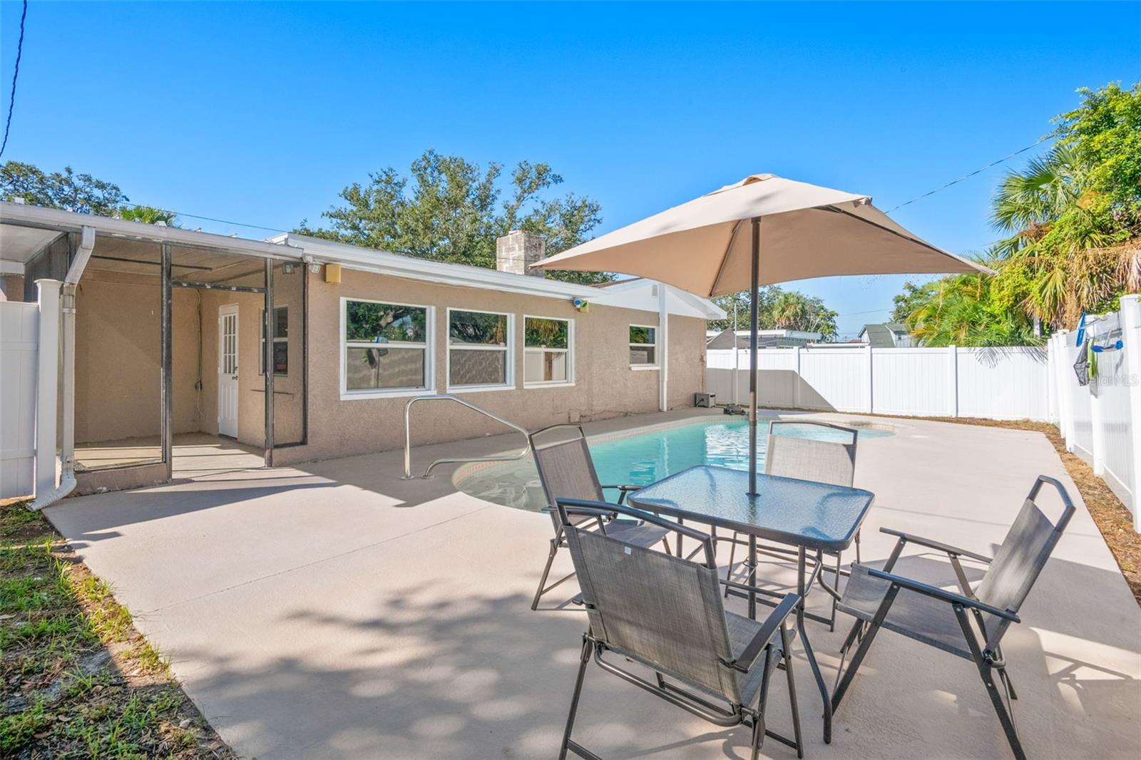 Image 33 of 49 For 8341 41st Avenue N