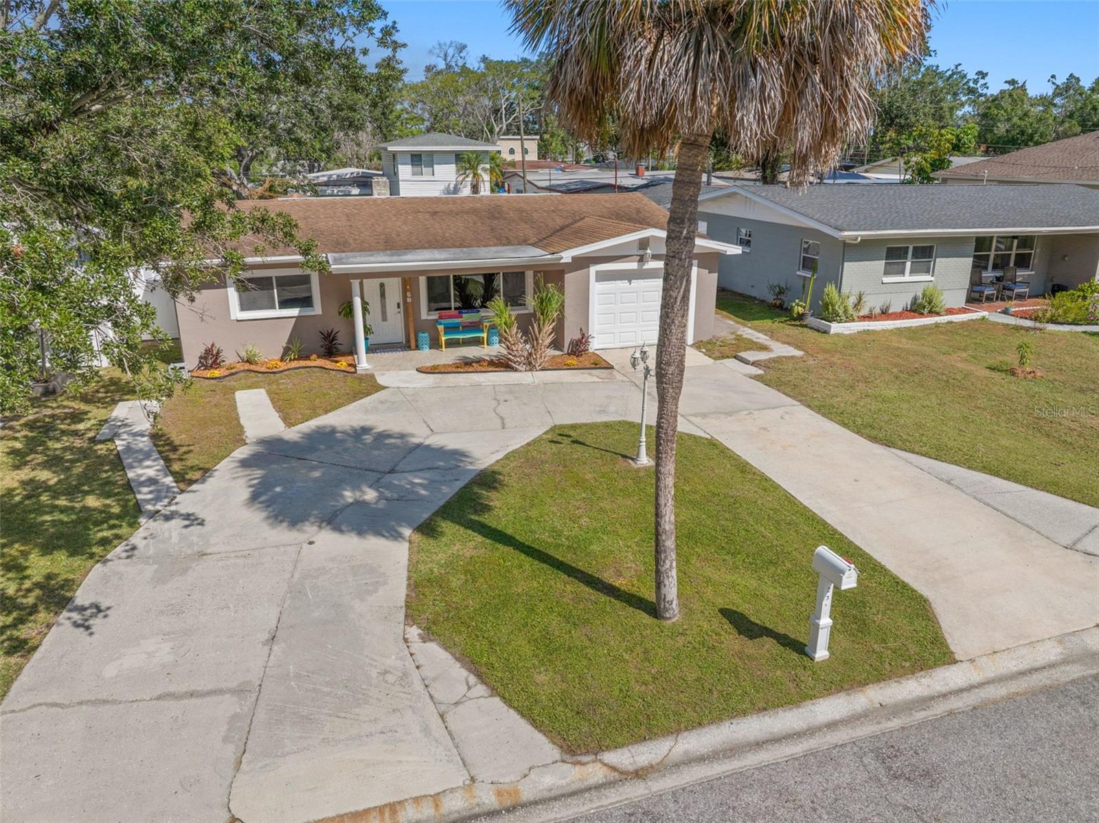 Image 6 of 49 For 8341 41st Avenue N