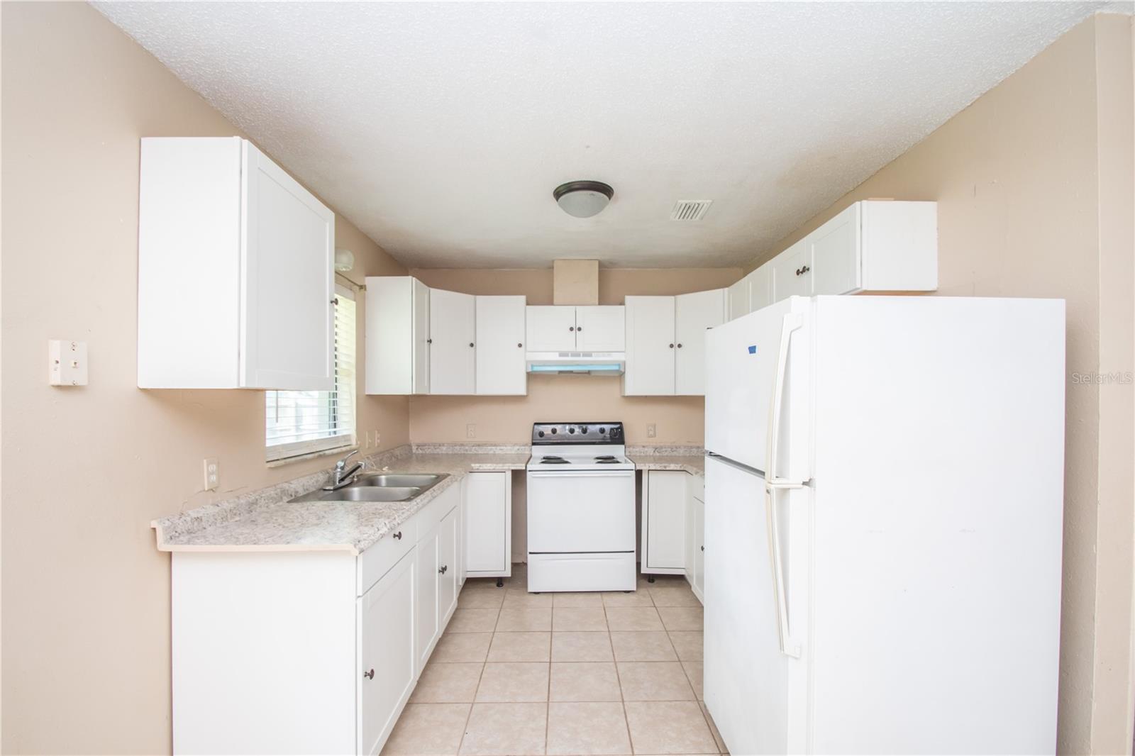 Image 6 of 20 For 27270 Warner Avenue
