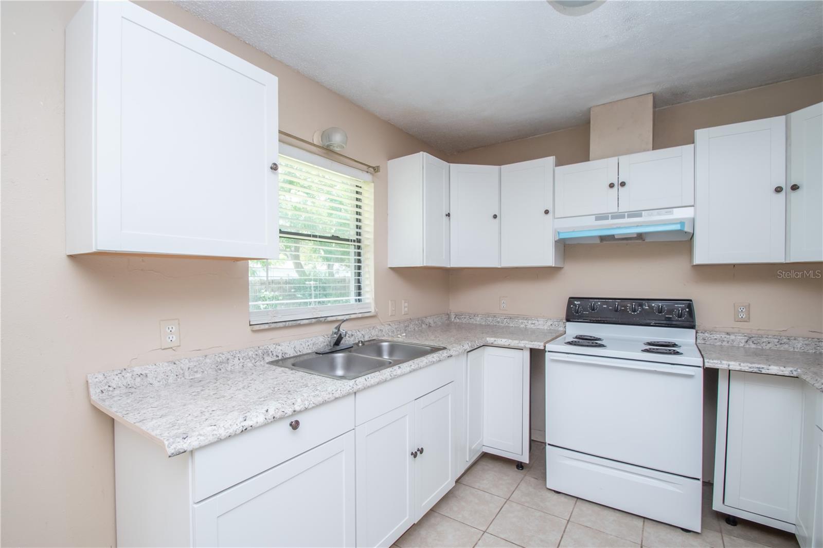 Image 7 of 20 For 27270 Warner Avenue