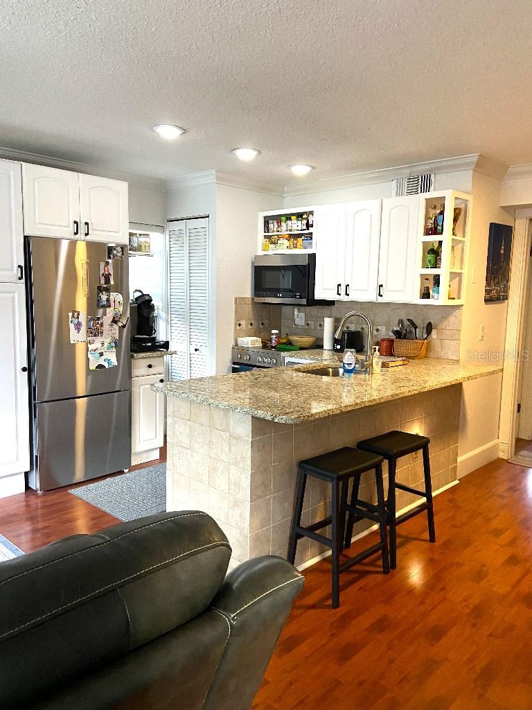 Image 3 of 12 For 719 Mount Vernon Street 1