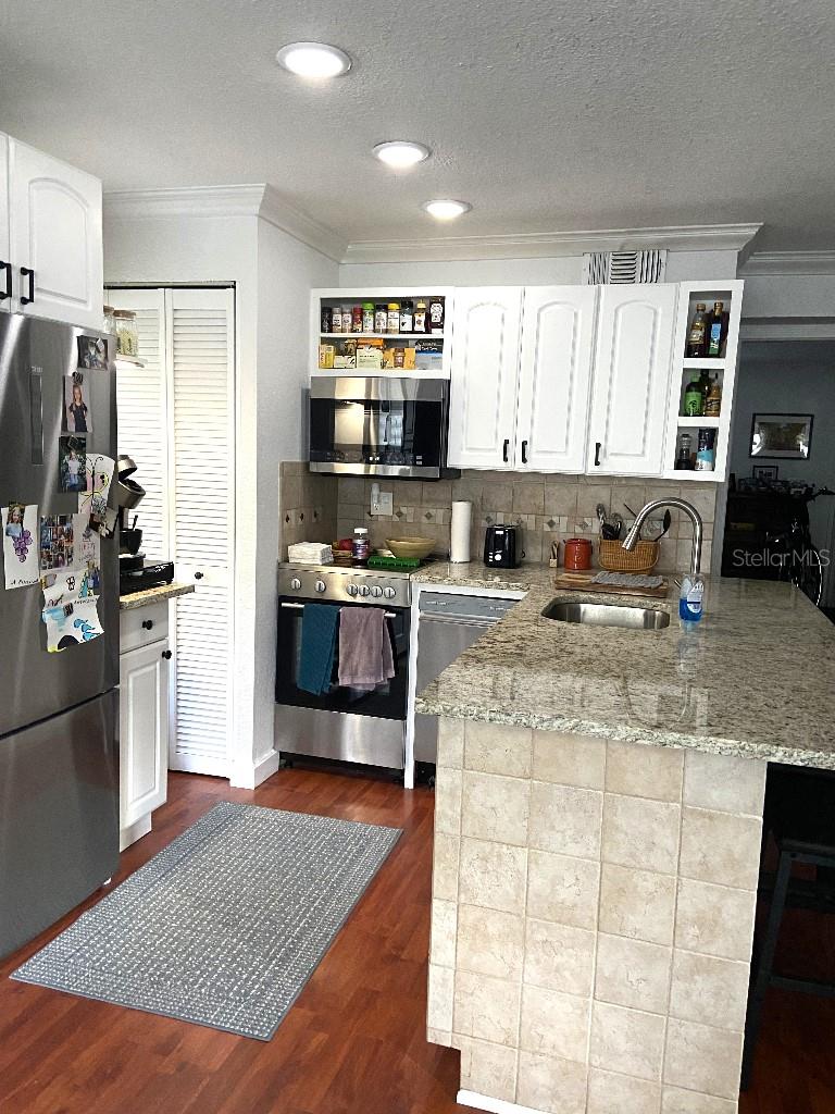 Image 4 of 12 For 719 Mount Vernon Street 1