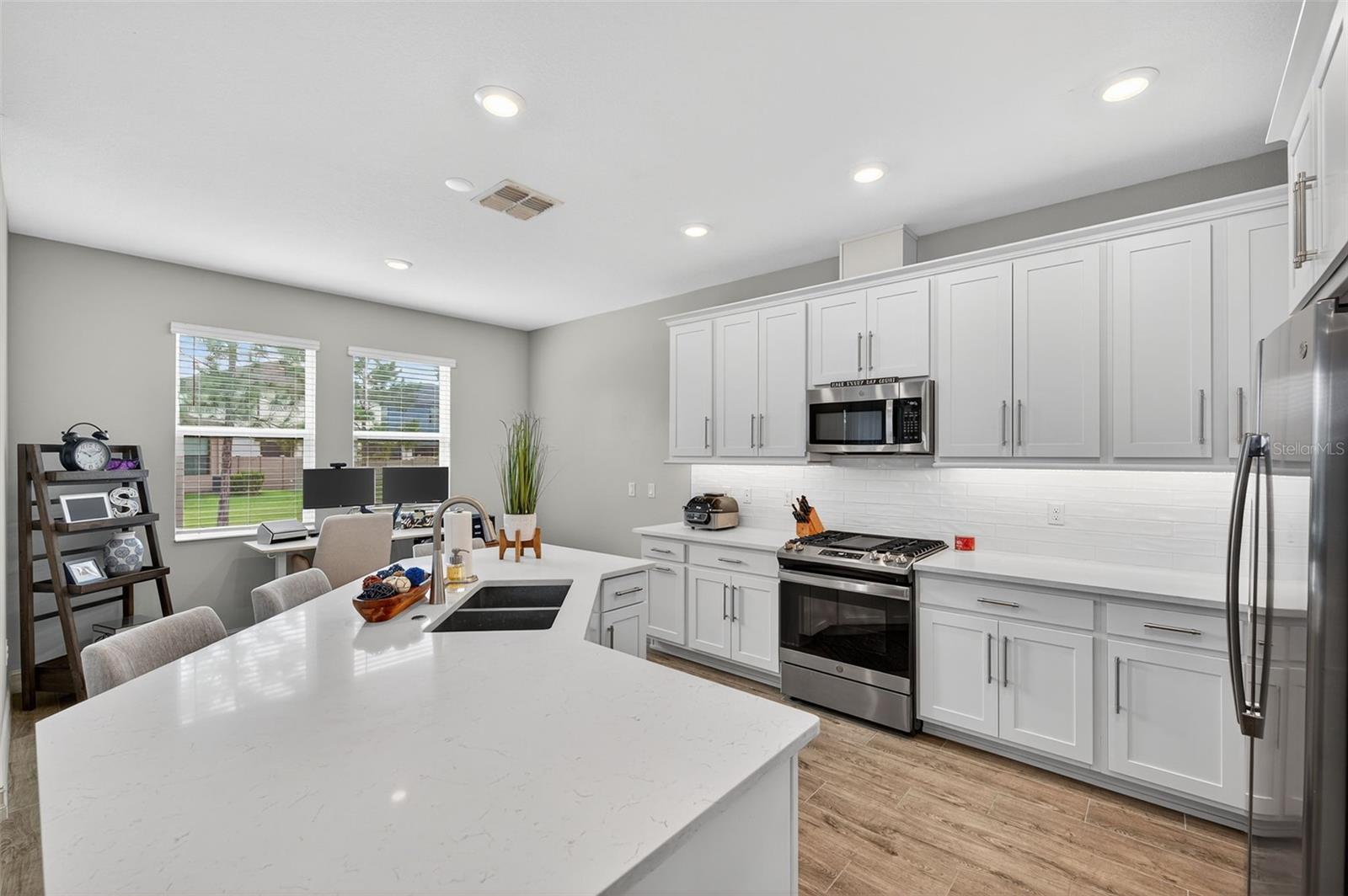 Image 10 of 43 For 4580 Almada Lane