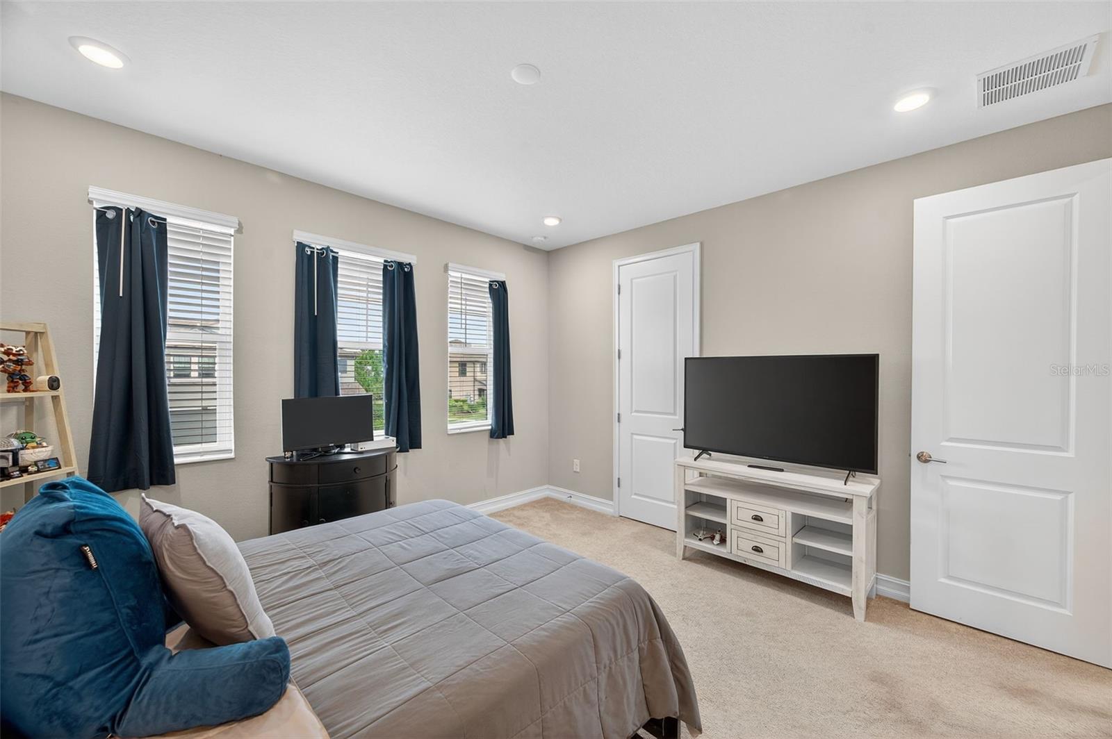 Image 24 of 43 For 4580 Almada Lane