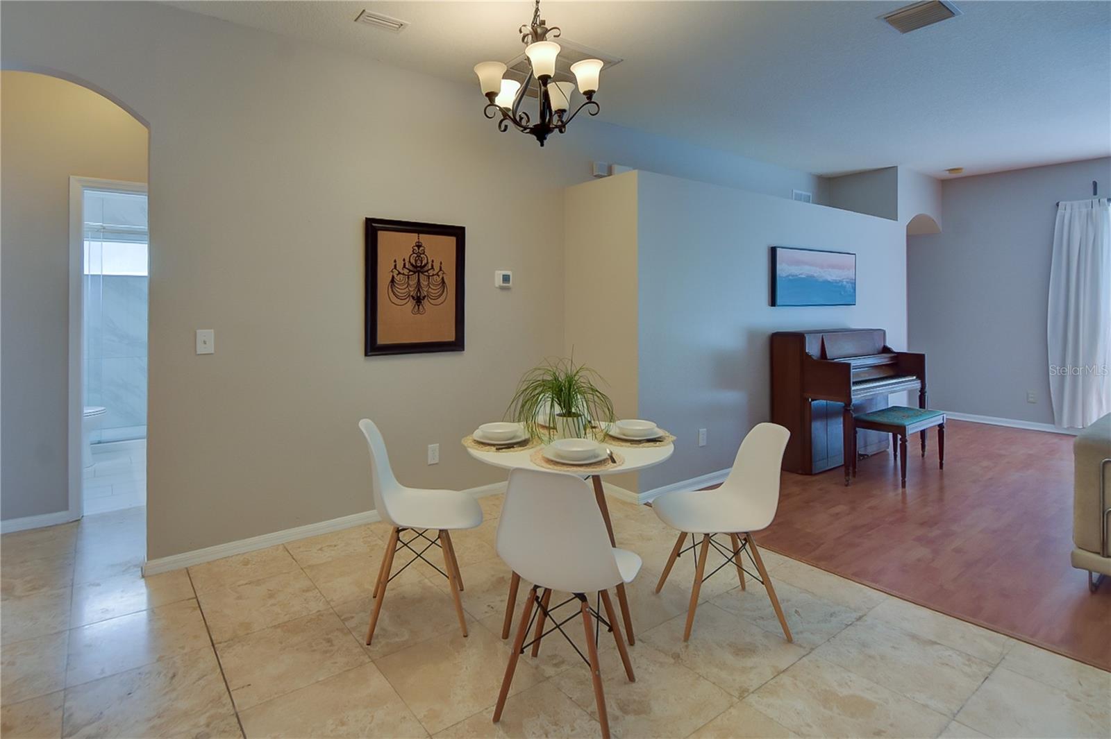 Image 21 of 41 For 2823 Windcrest Oaks Court