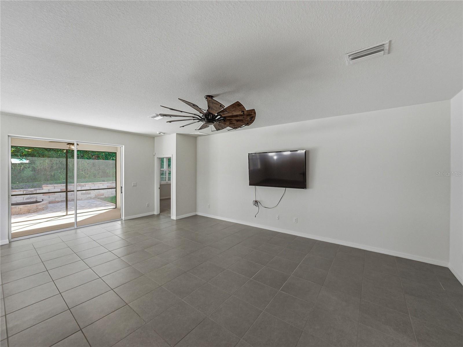 Image 10 of 61 For 12717 Eastpointe Drive