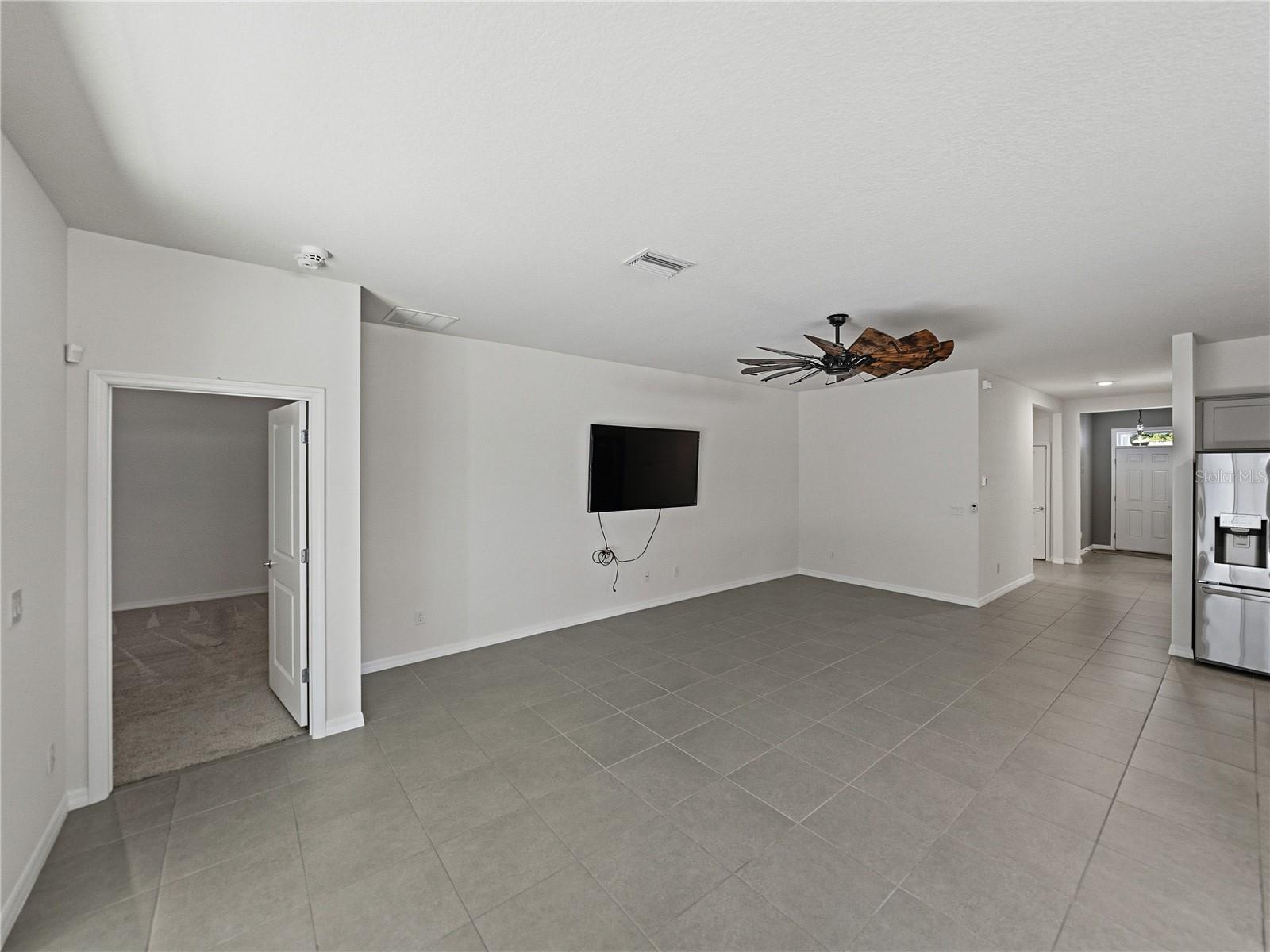 Image 11 of 61 For 12717 Eastpointe Drive