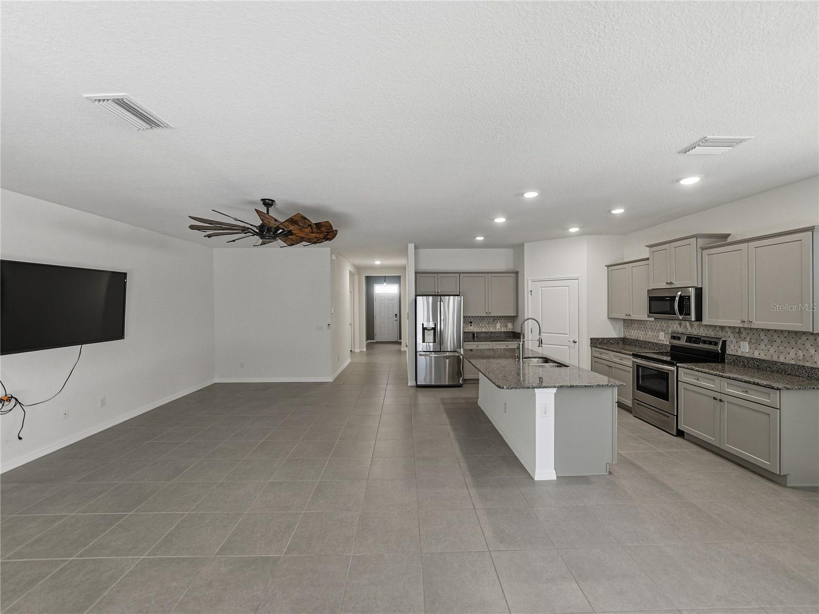 Image 12 of 61 For 12717 Eastpointe Drive