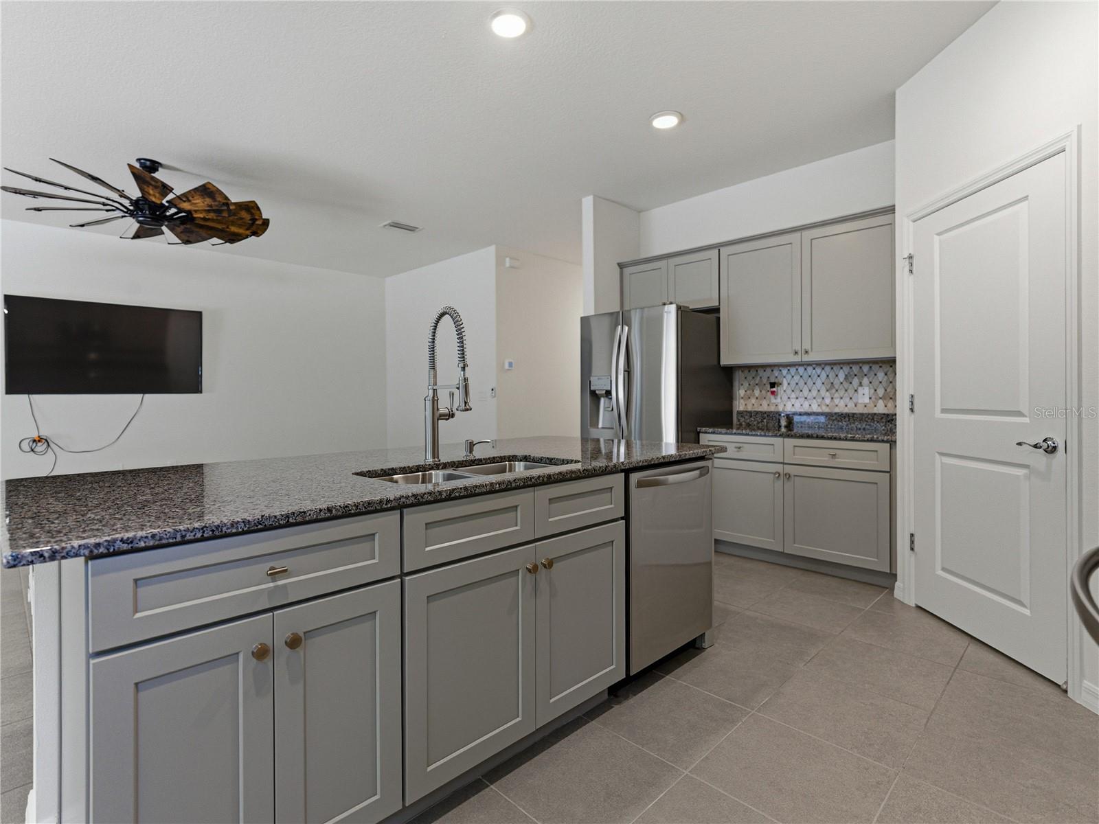 Image 16 of 61 For 12717 Eastpointe Drive