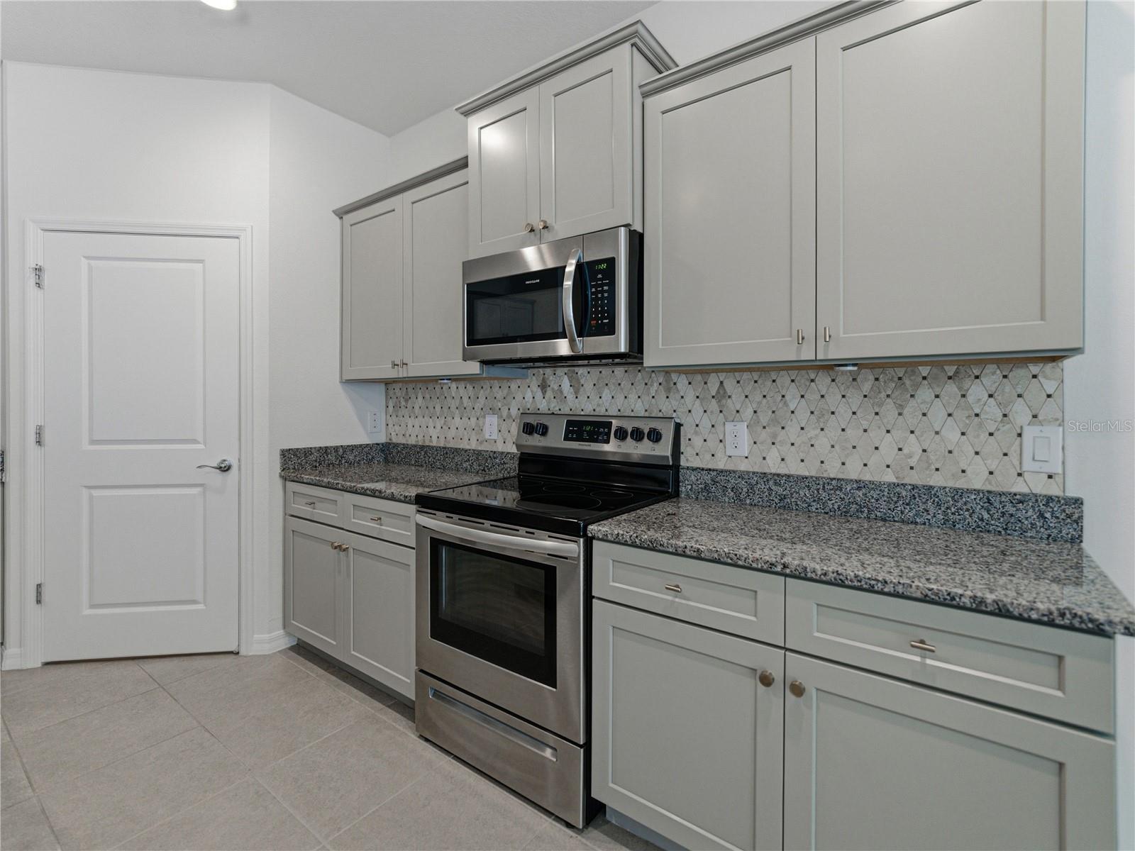 Image 18 of 61 For 12717 Eastpointe Drive