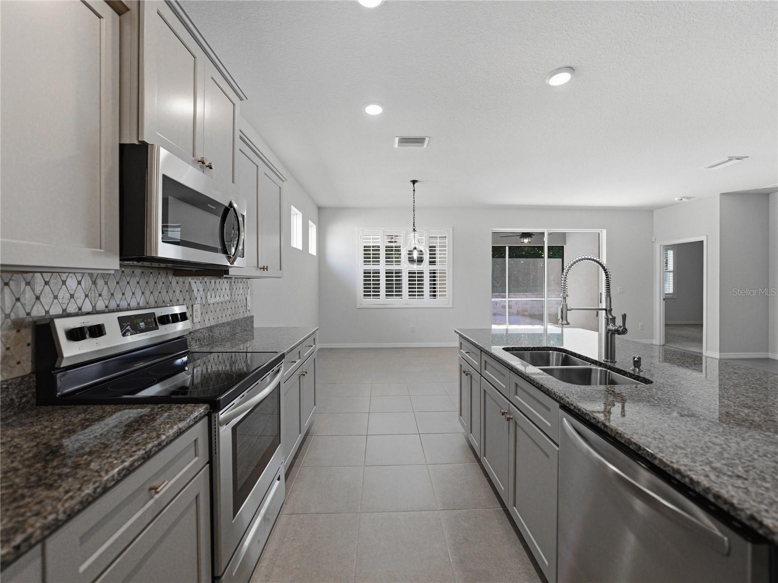 Image 20 of 61 For 12717 Eastpointe Drive