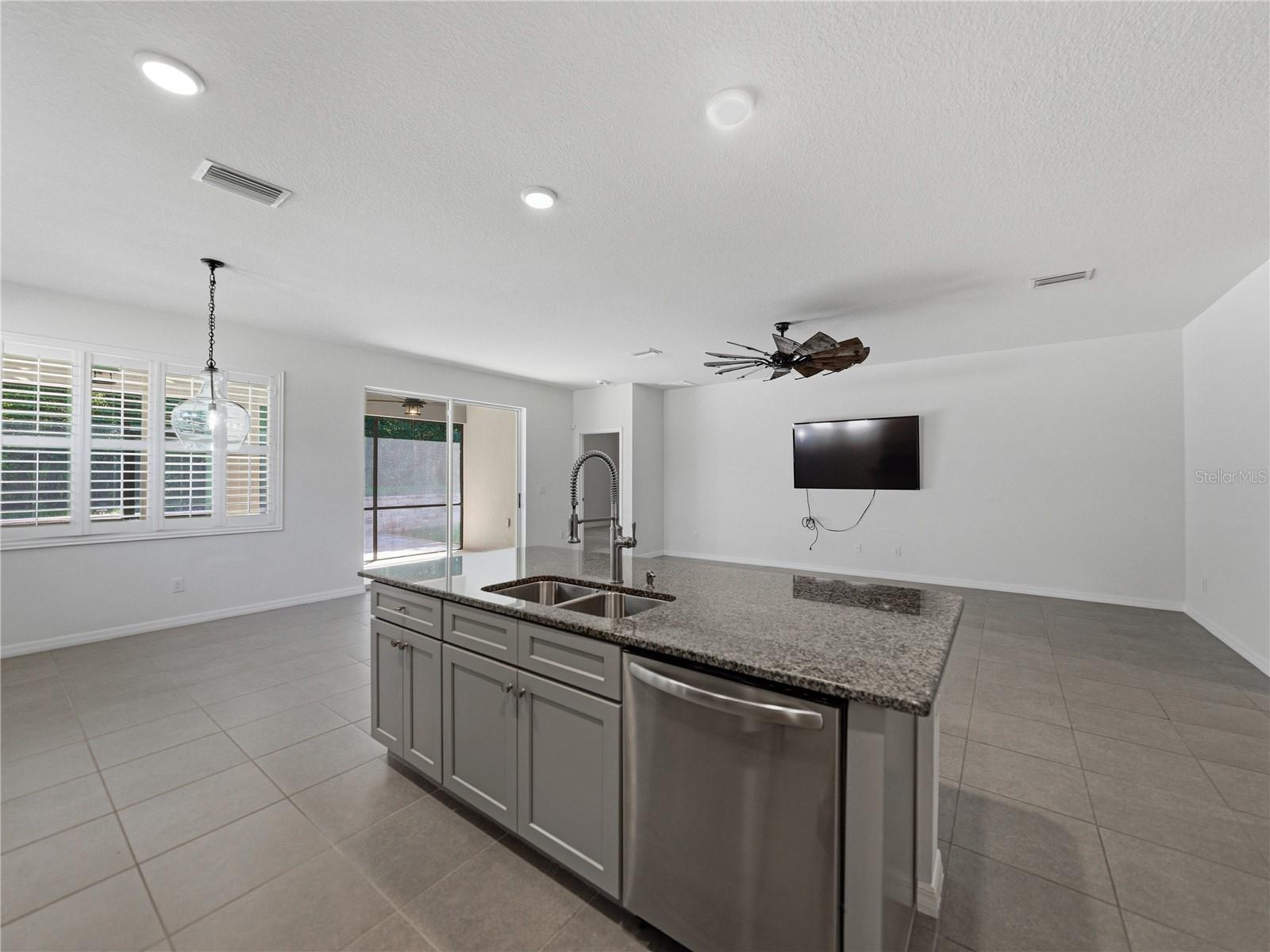 Image 21 of 61 For 12717 Eastpointe Drive