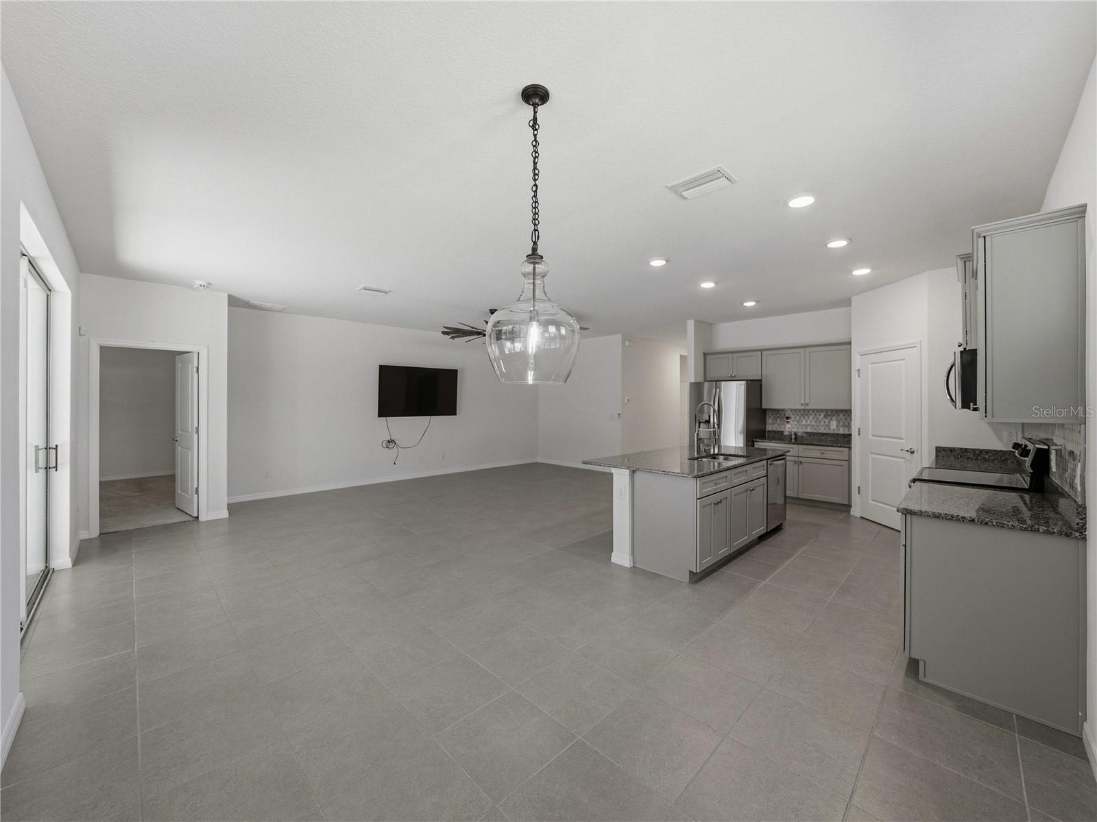 Image 23 of 61 For 12717 Eastpointe Drive