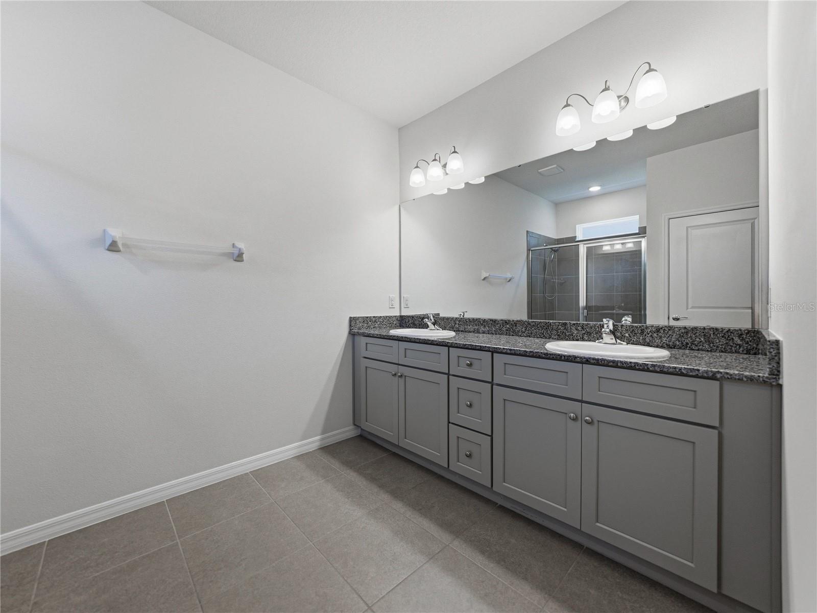 Image 28 of 61 For 12717 Eastpointe Drive