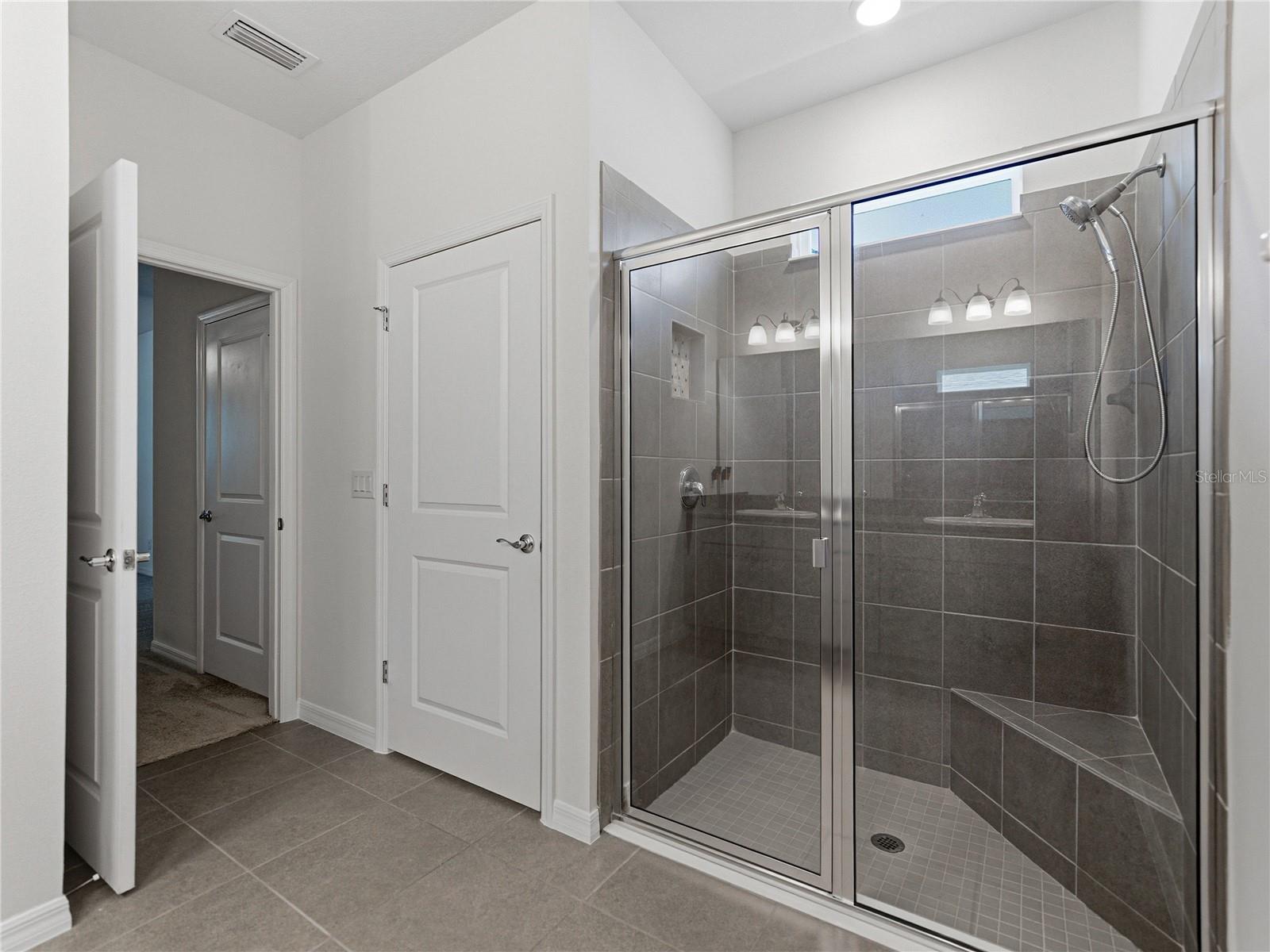 Image 29 of 61 For 12717 Eastpointe Drive