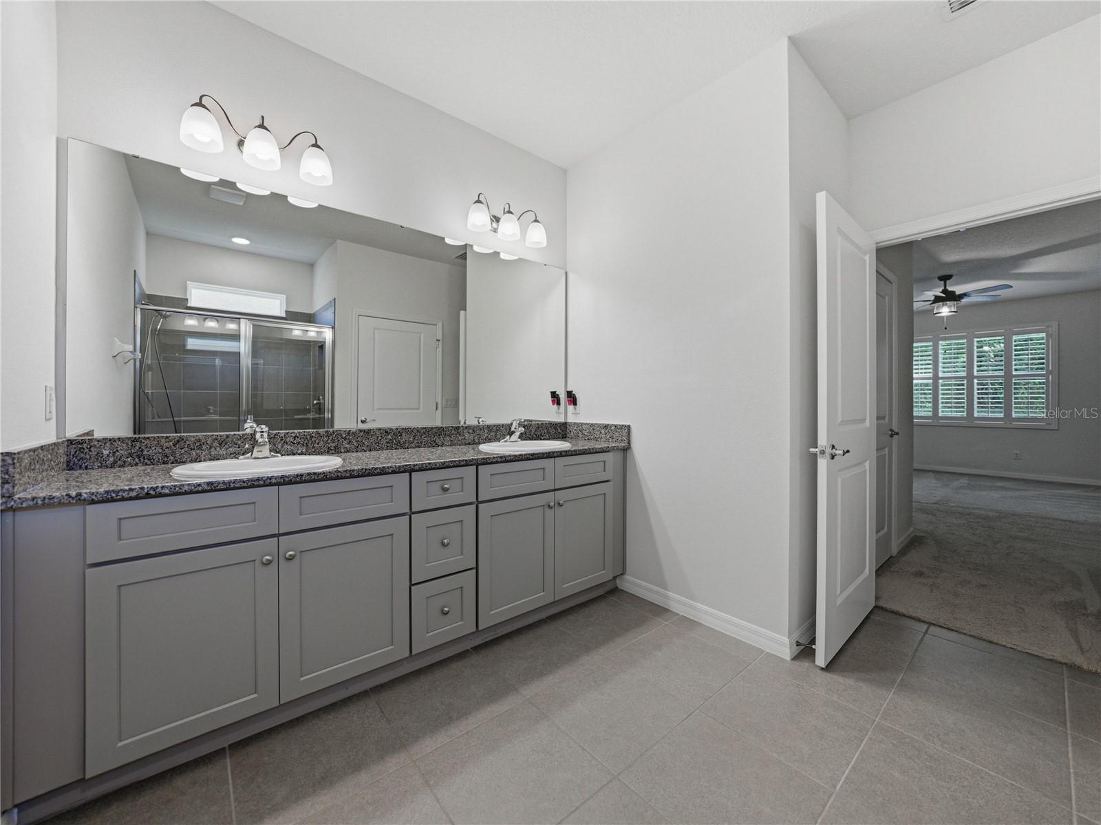 Image 31 of 61 For 12717 Eastpointe Drive