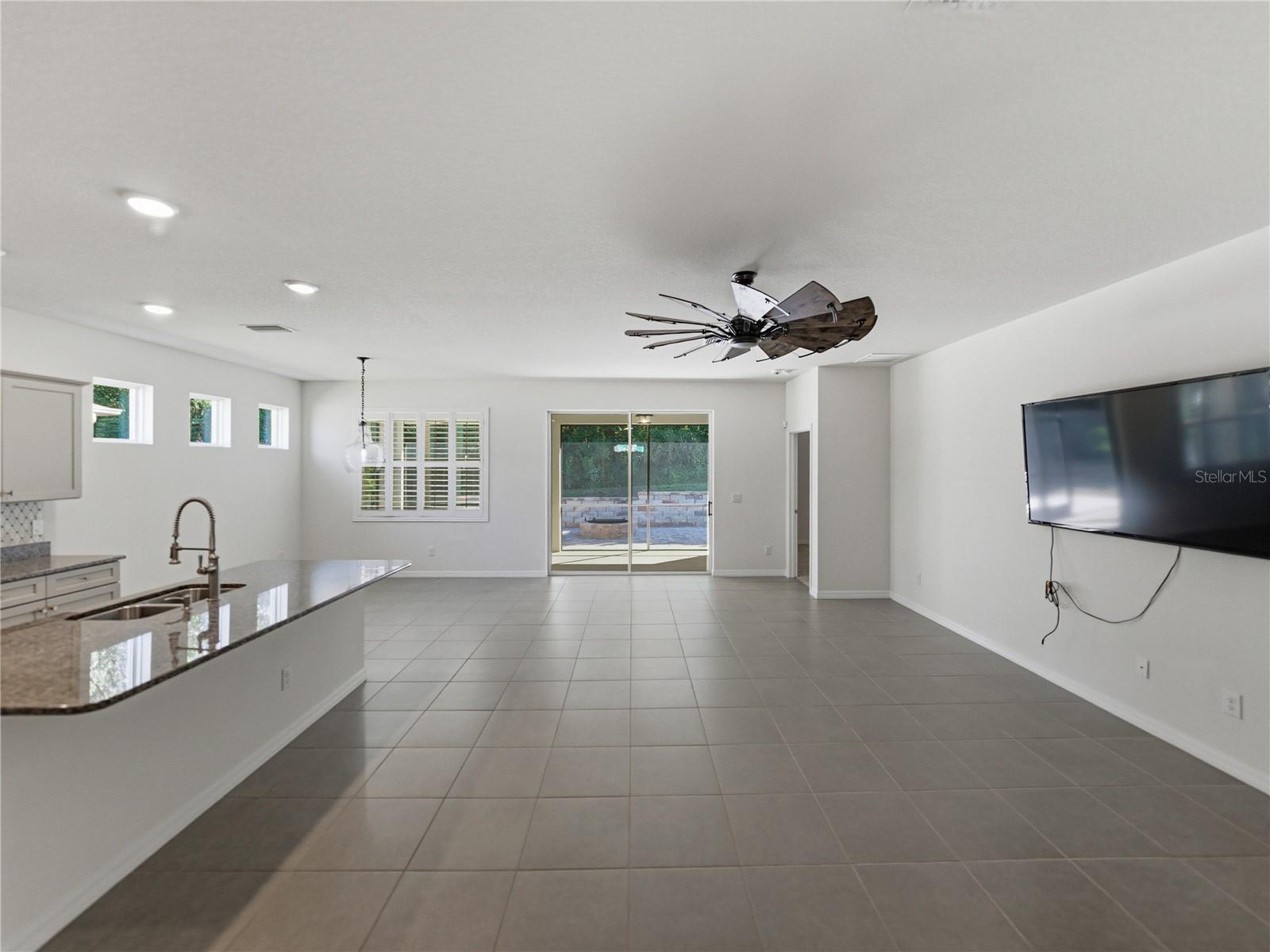 Image 9 of 61 For 12717 Eastpointe Drive