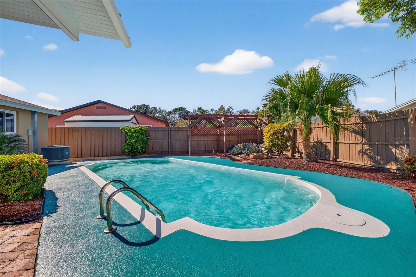 Listing photo id 13 for 11983 106th Court