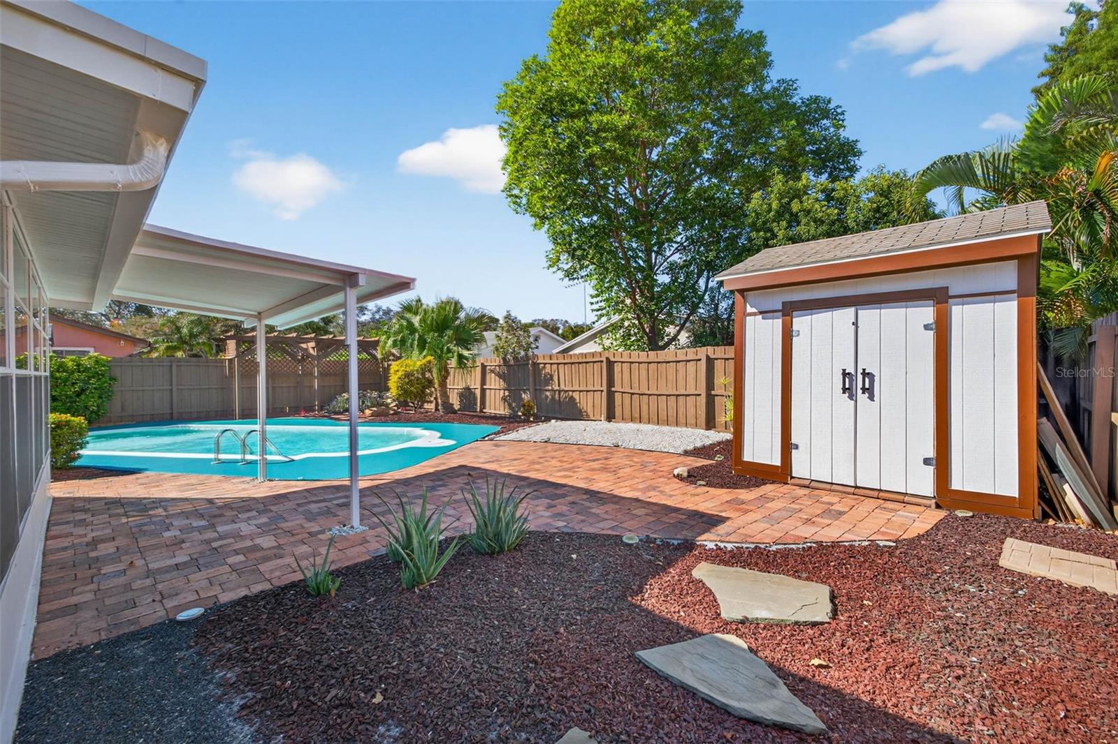 Listing photo id 15 for 11983 106th Court