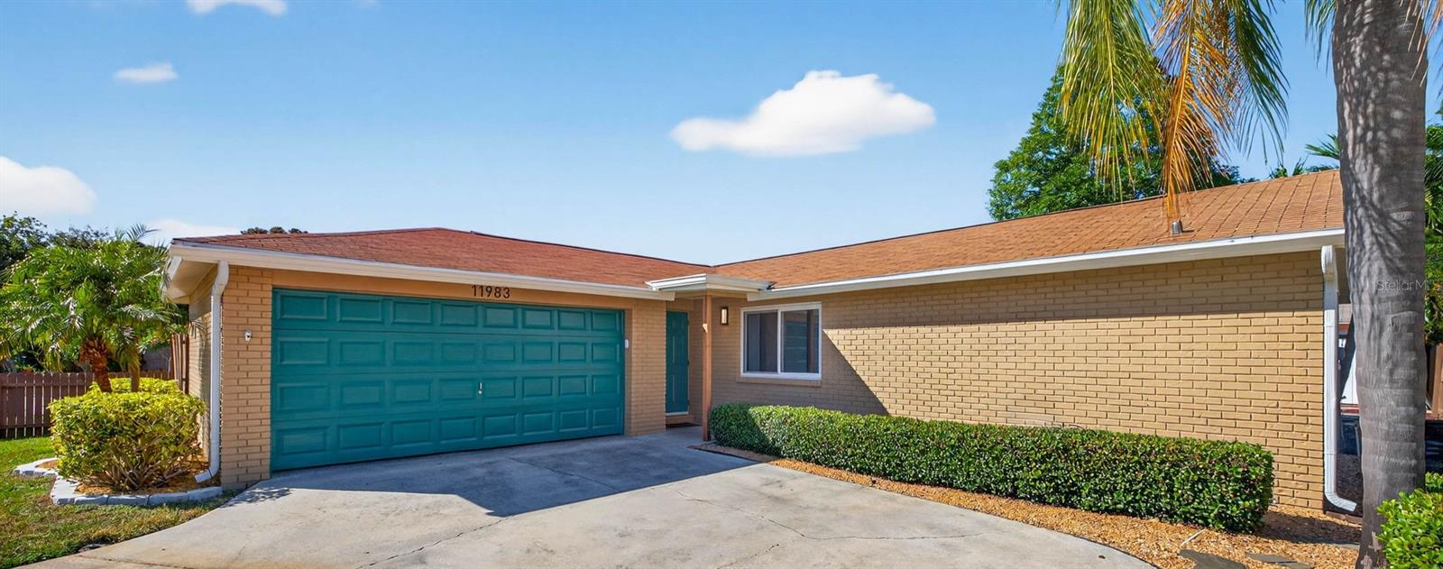Listing photo id 0 for 11983 106th Court