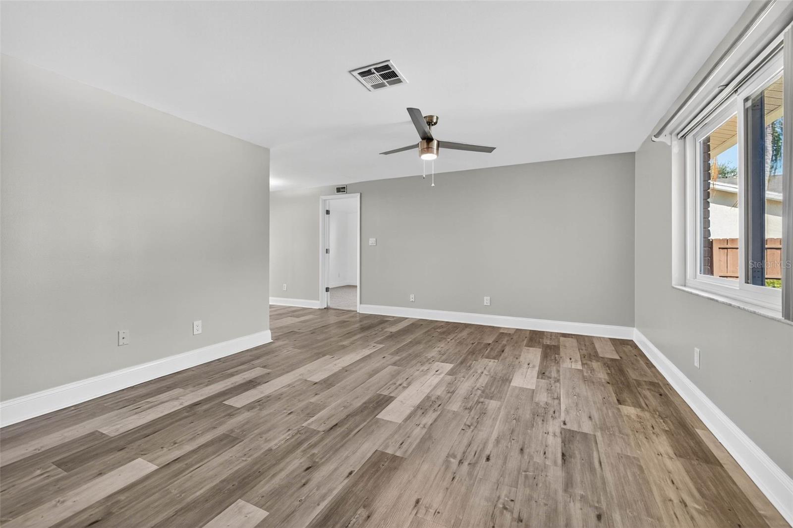 Listing photo id 1 for 11983 106th Court