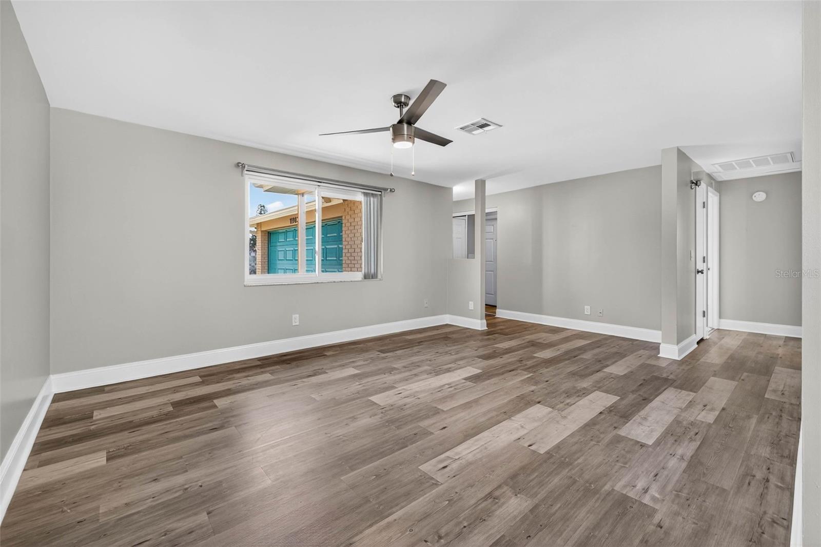 Listing photo id 2 for 11983 106th Court