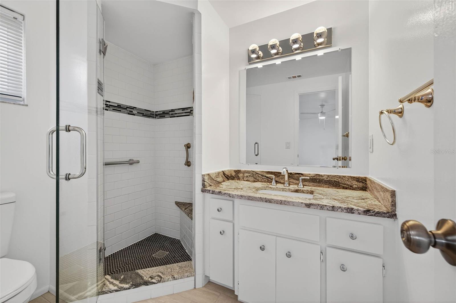 Listing photo id 7 for 11983 106th Court