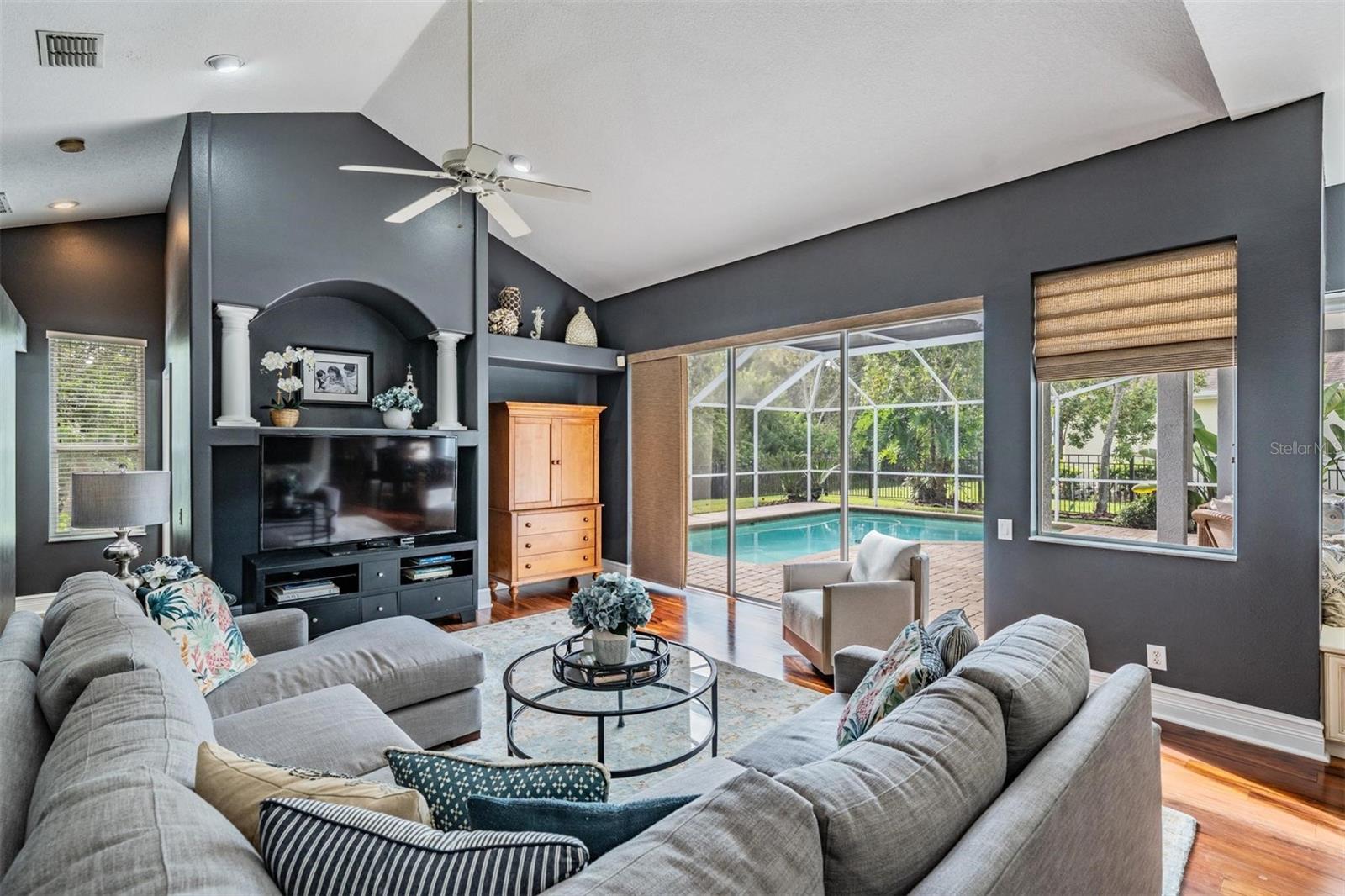 Image 11 of 35 For 10552 Greencrest Drive