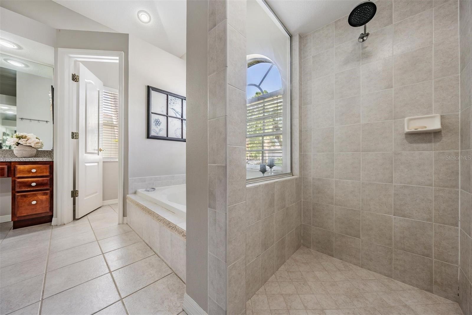 Image 15 of 35 For 10552 Greencrest Drive