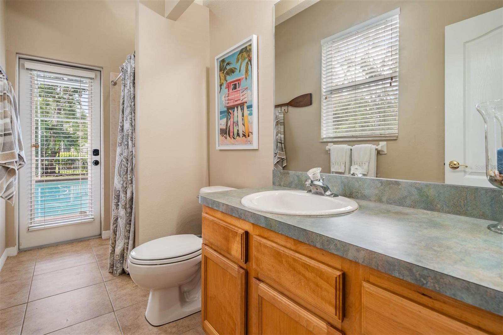 Image 19 of 35 For 10552 Greencrest Drive