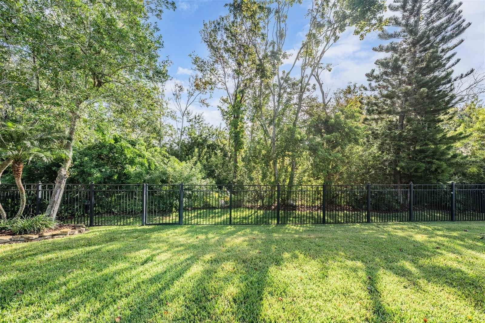 Image 23 of 35 For 10552 Greencrest Drive