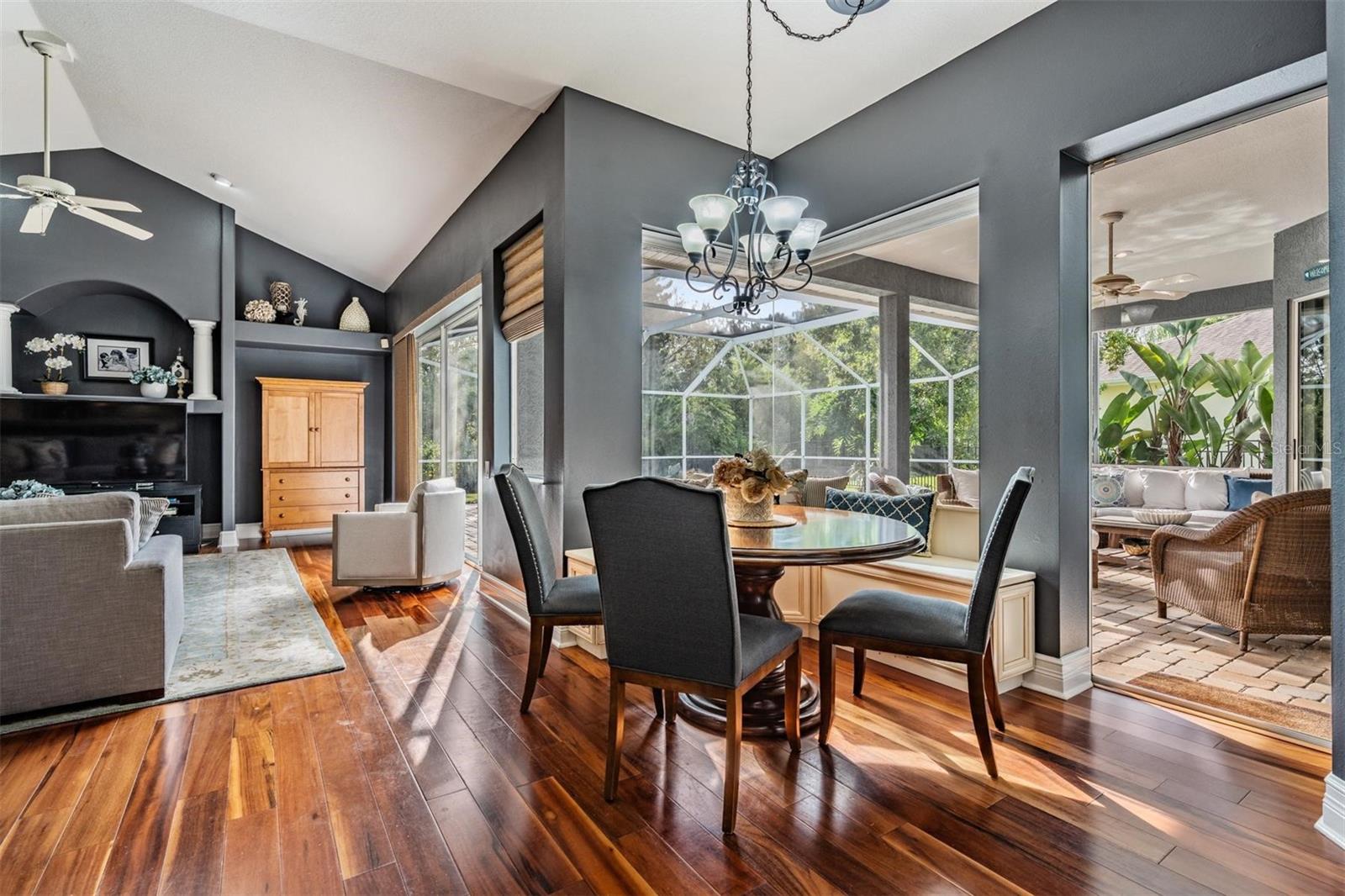 Image 4 of 35 For 10552 Greencrest Drive