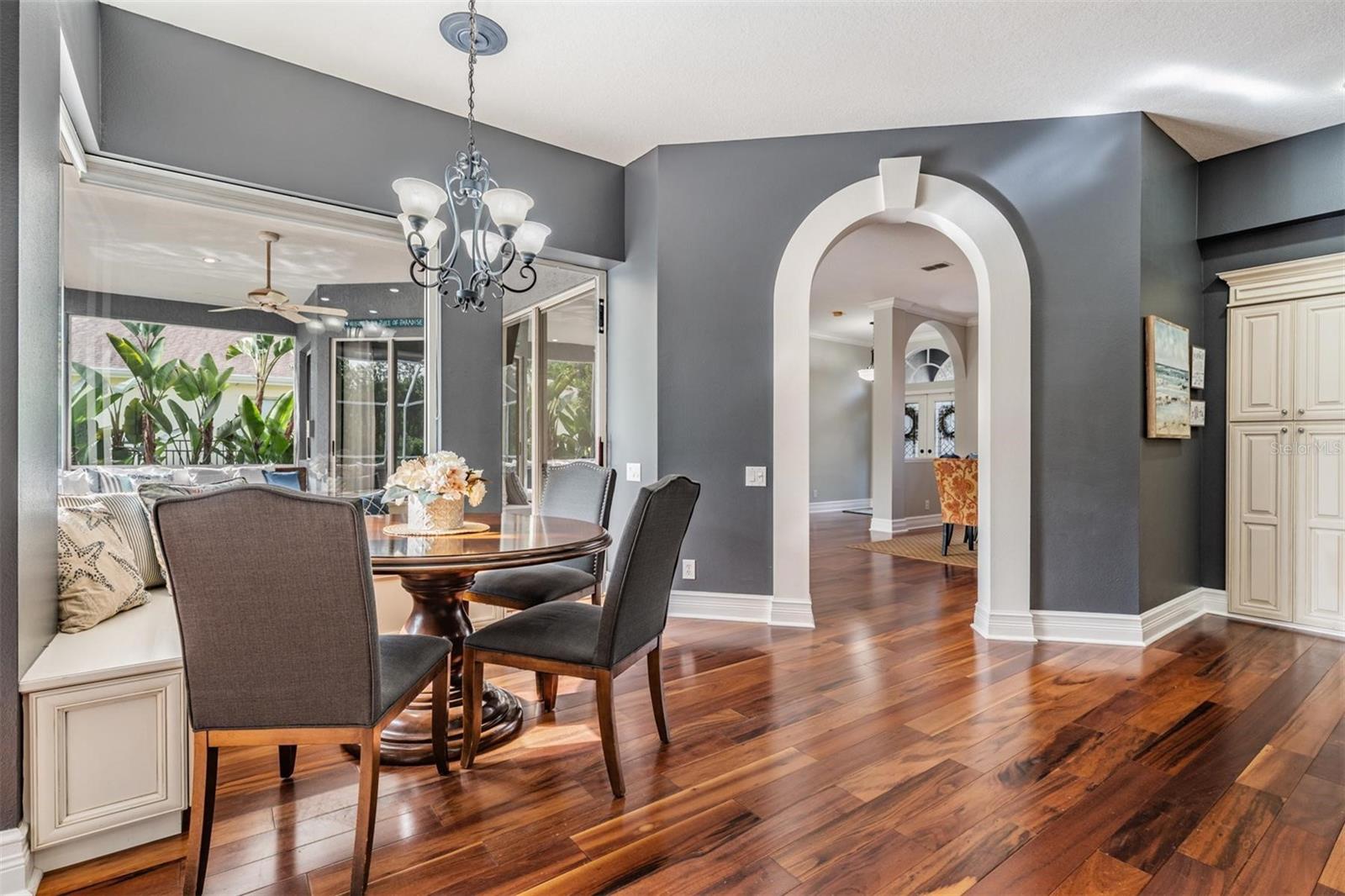 Image 6 of 35 For 10552 Greencrest Drive