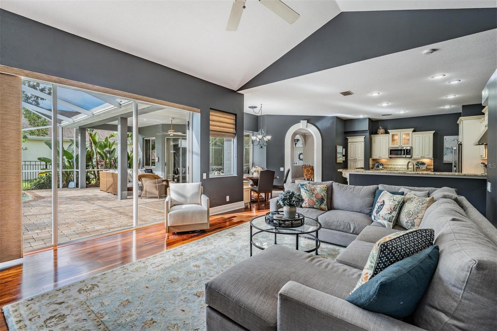 Image 7 of 35 For 10552 Greencrest Drive