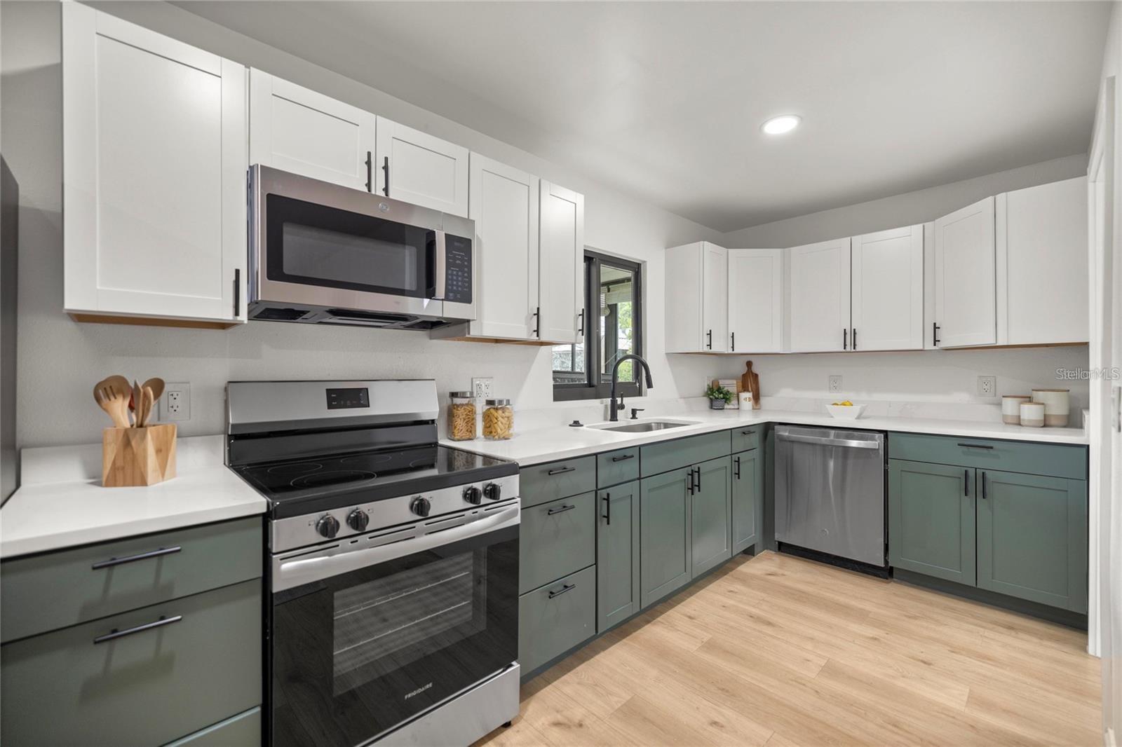 Image 13 of 33 For 1218 4th Avenue