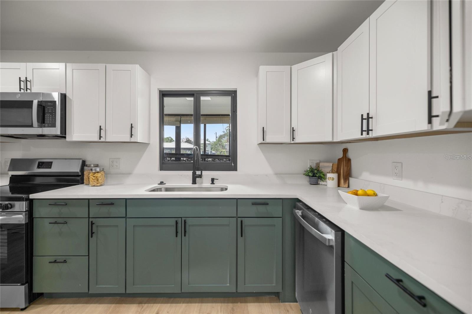 Image 14 of 33 For 1218 4th Avenue