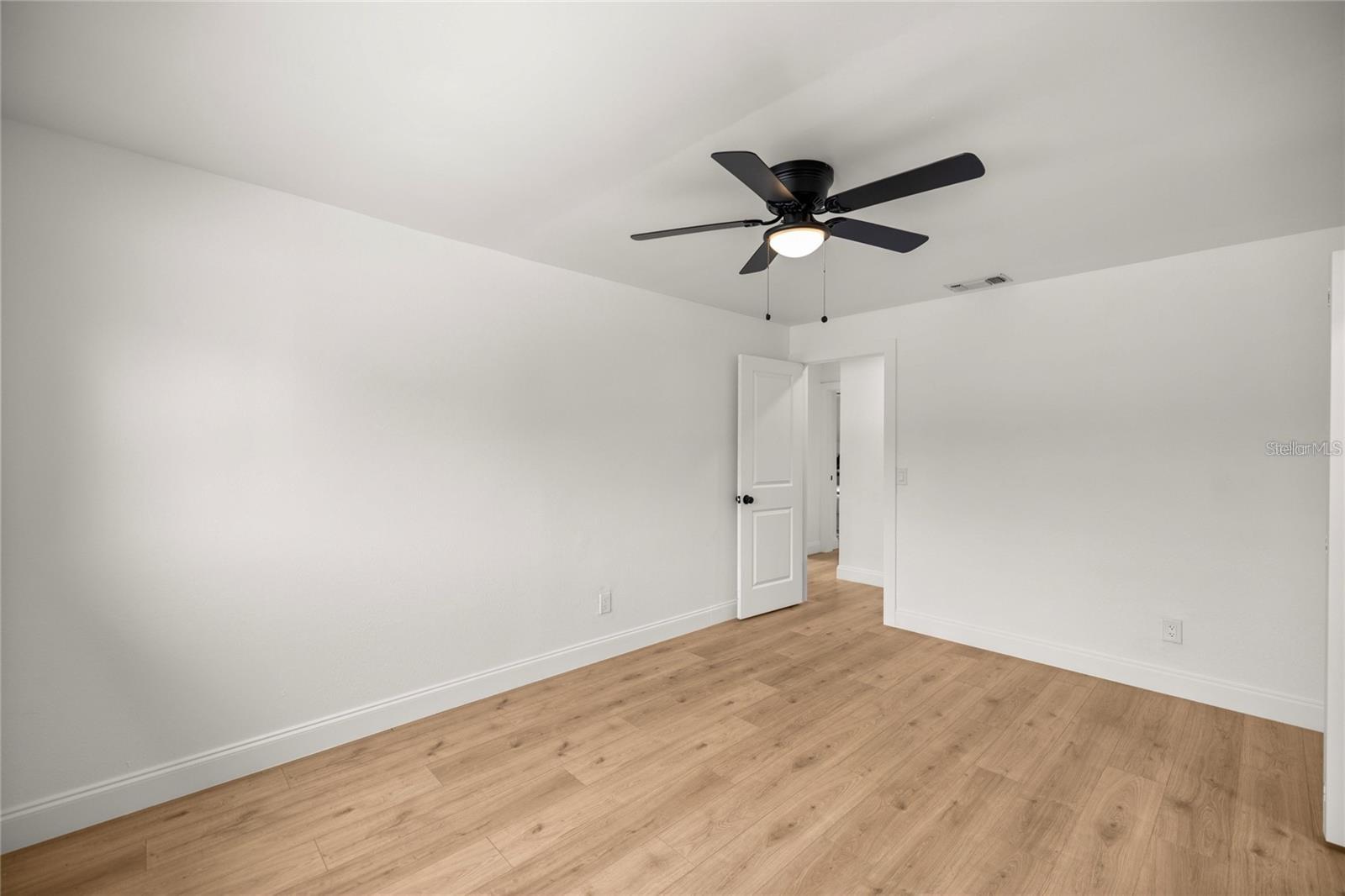 Image 22 of 33 For 1218 4th Avenue