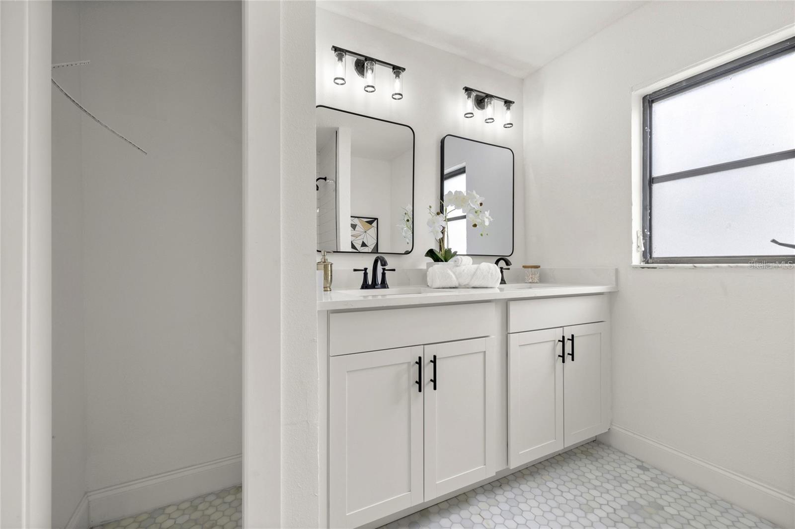 Image 23 of 33 For 1218 4th Avenue