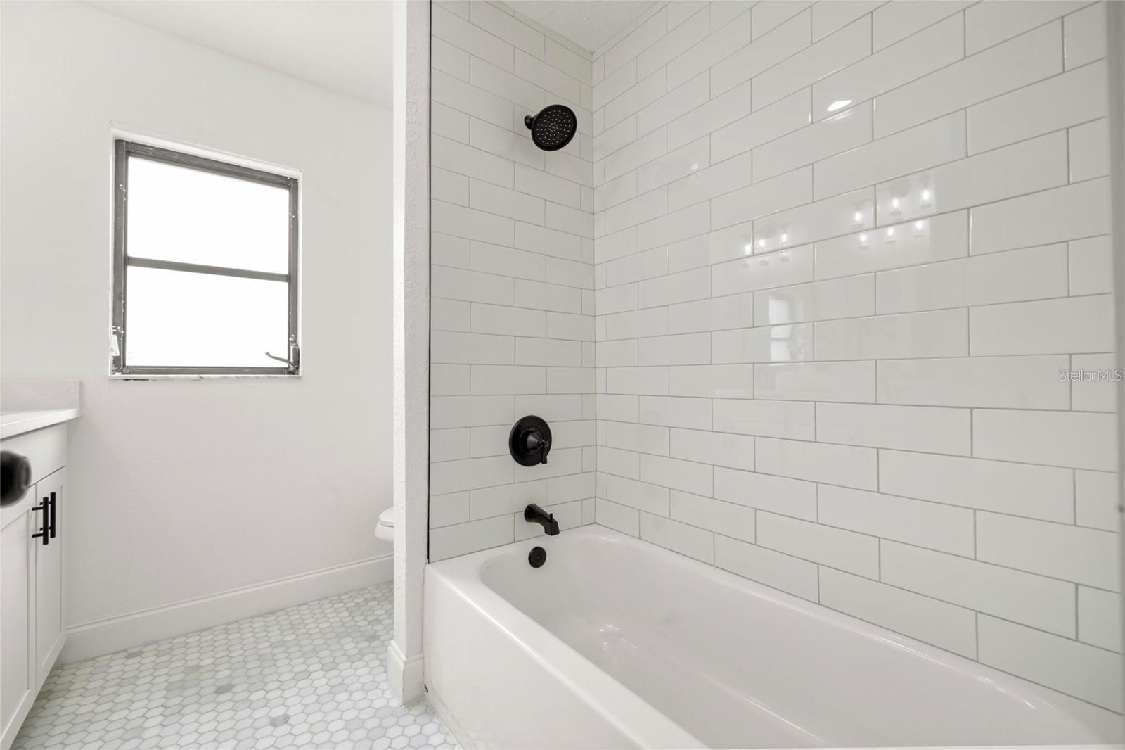 Image 24 of 33 For 1218 4th Avenue