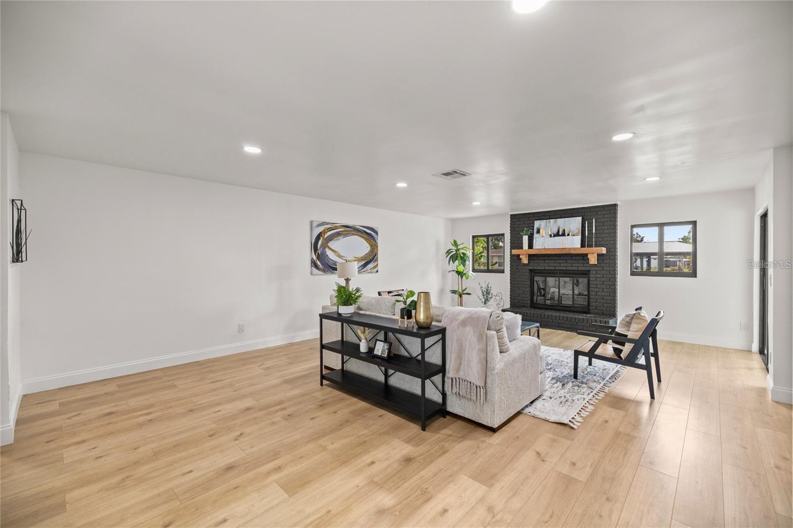 Image 7 of 33 For 1218 4th Avenue