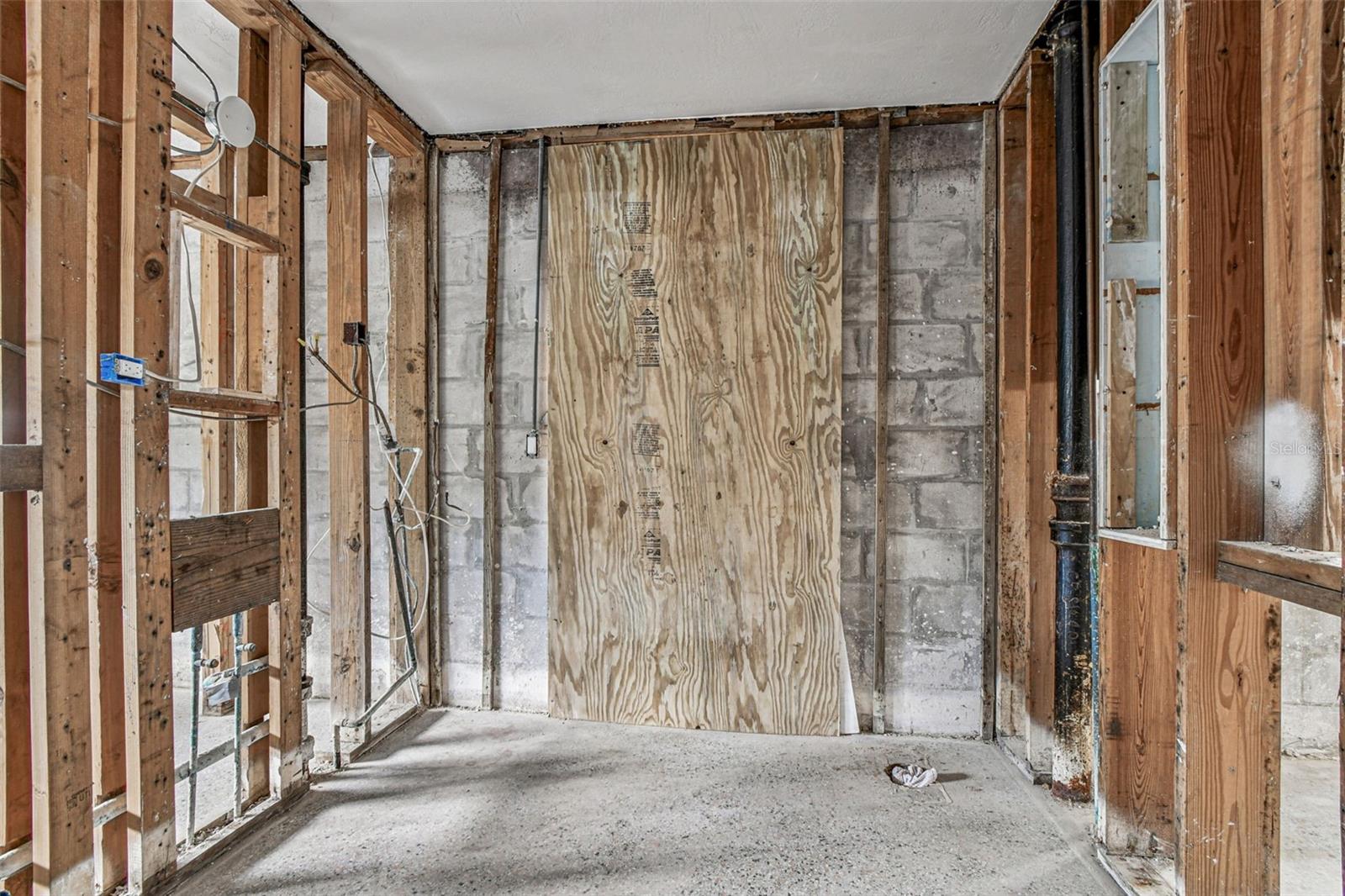 Image 62 of 96 For 15390 2nd Street E