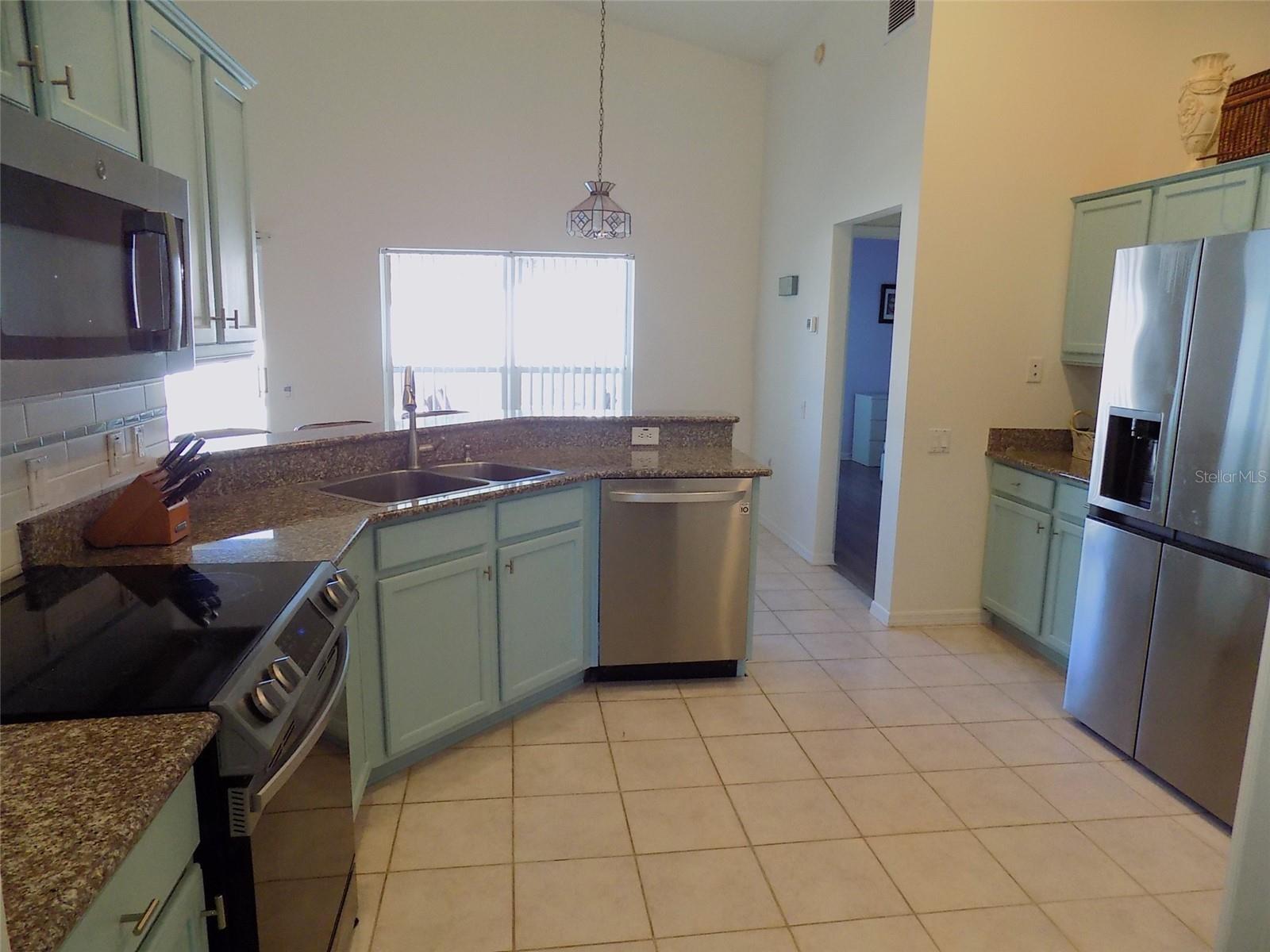 Image 11 of 32 For 923 Hunter Lane