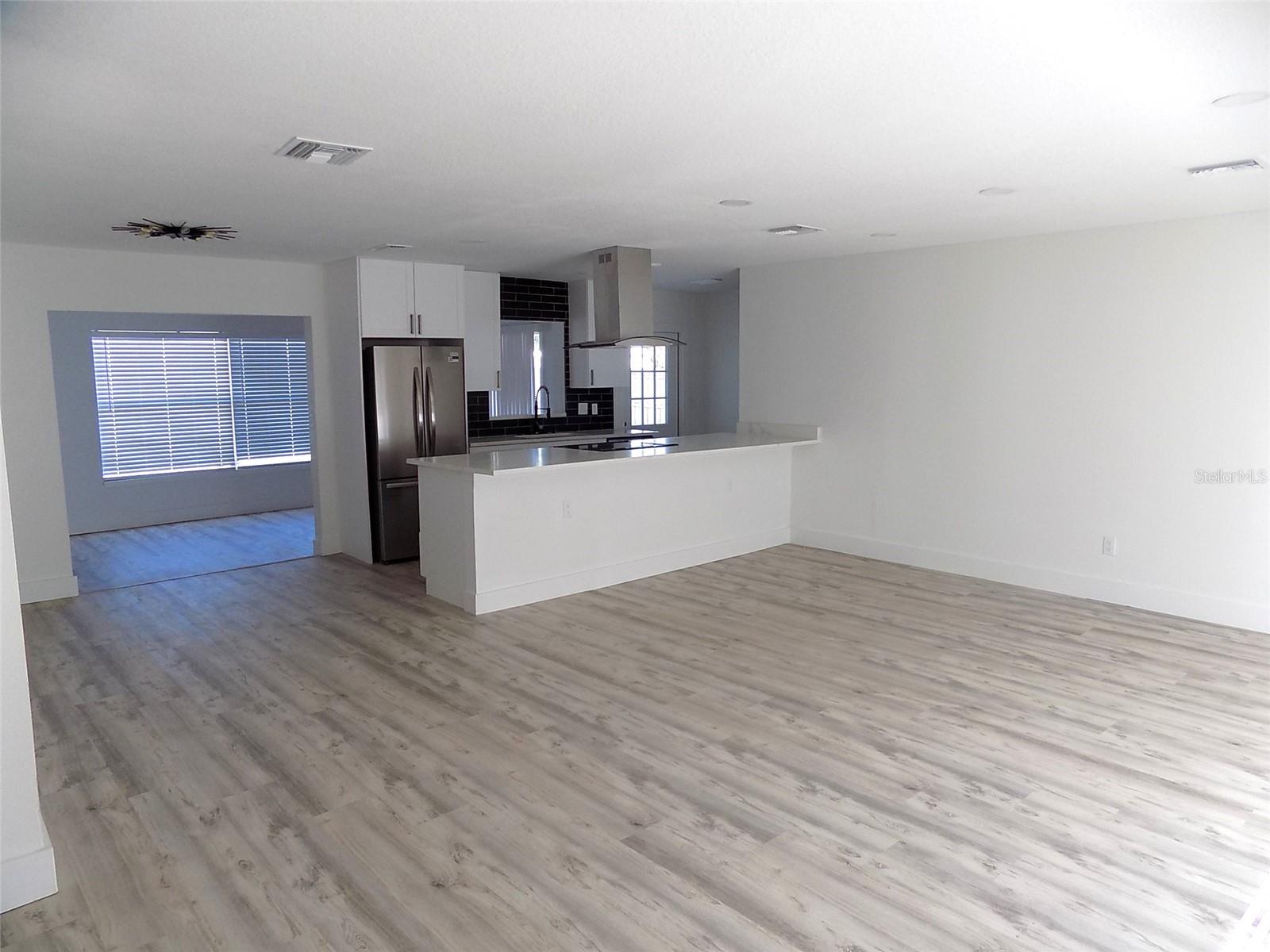 Image 2 of 19 For 1802 Chinaberry Drive