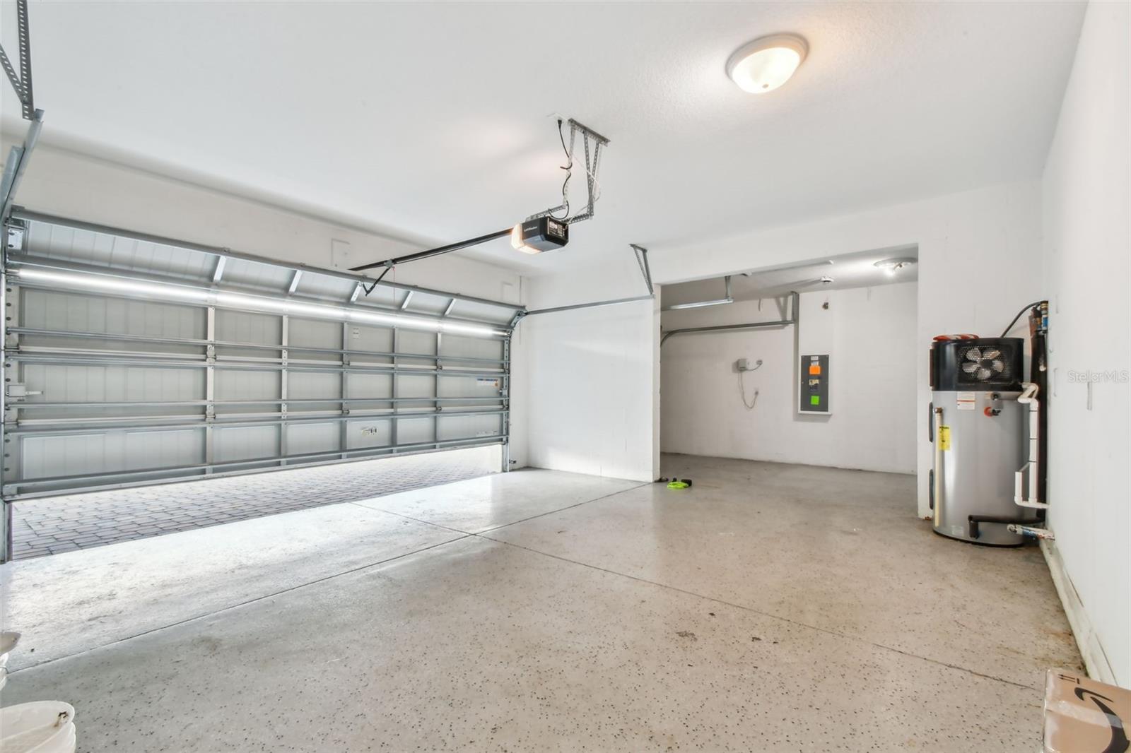 Image 41 of 58 For 11009 Rosso Della Street