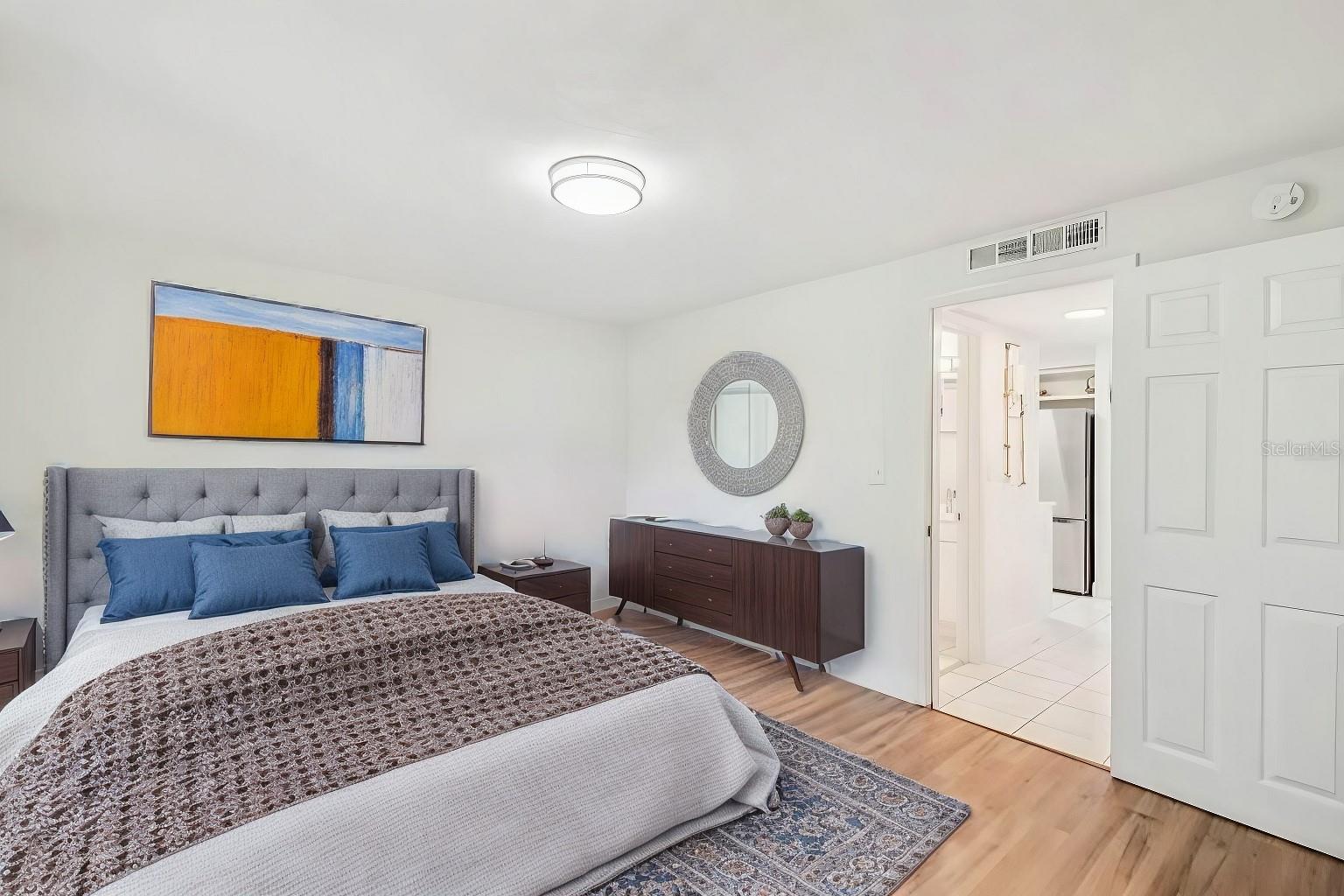 Image 4 of 5 For 4229 Redcliff Place